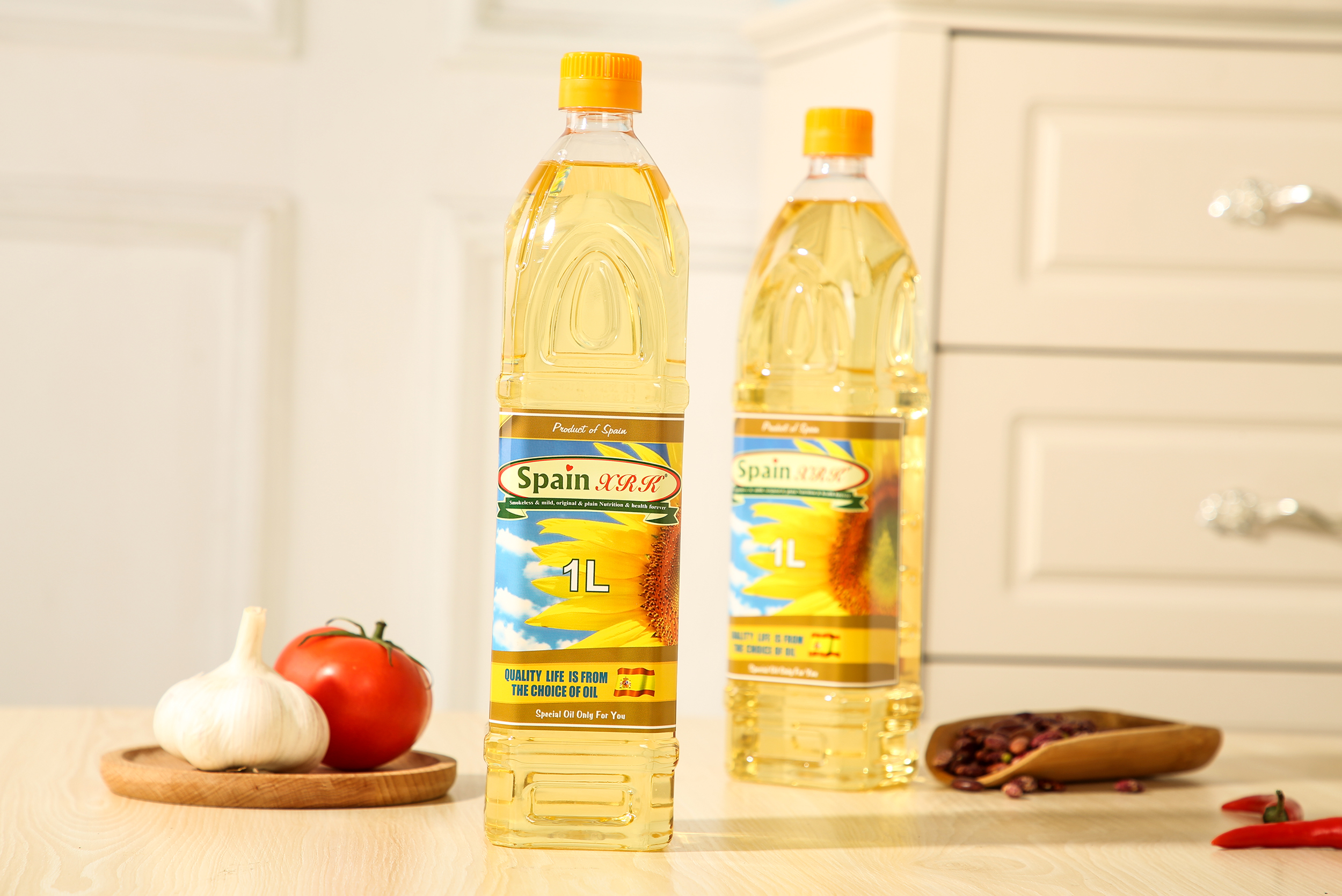1-liter imported sunflower oil from Spain in its original bottle, pressed and fragrant details Picture