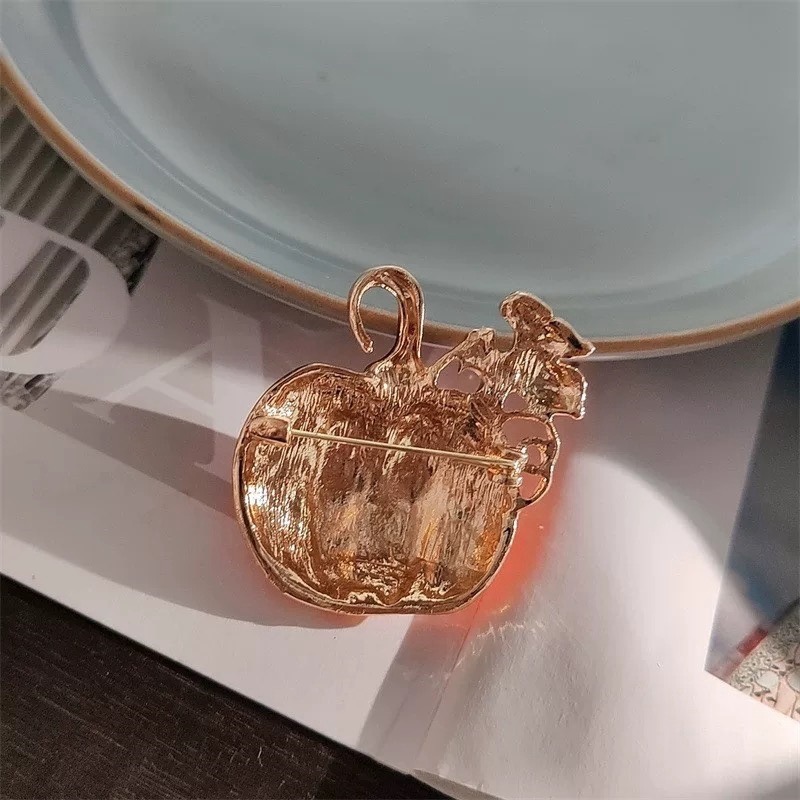 欧美时尚配饰外套大衣胸花高级感水钻南瓜胸针装饰滴油合金别针女详情5