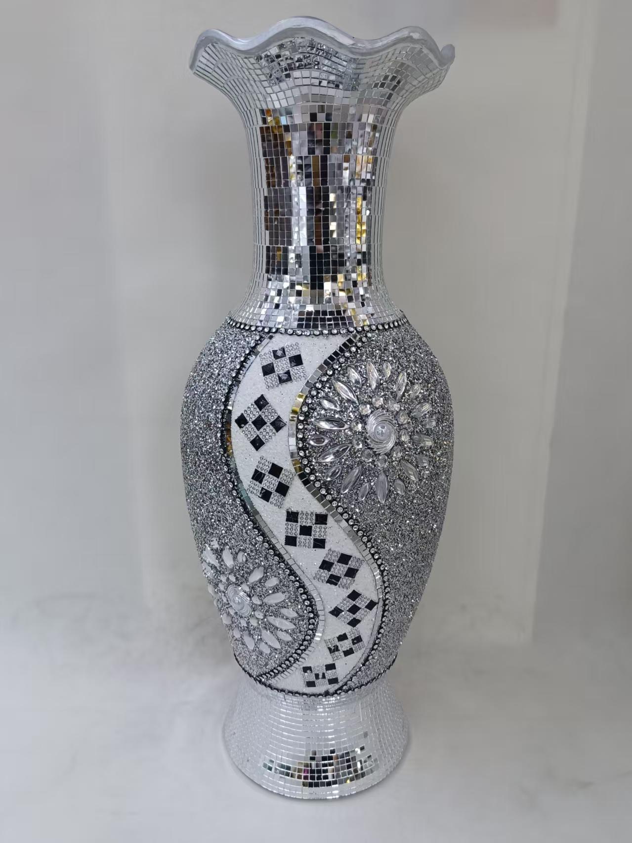 Home decoration art piece: Porcelain vase details Picture