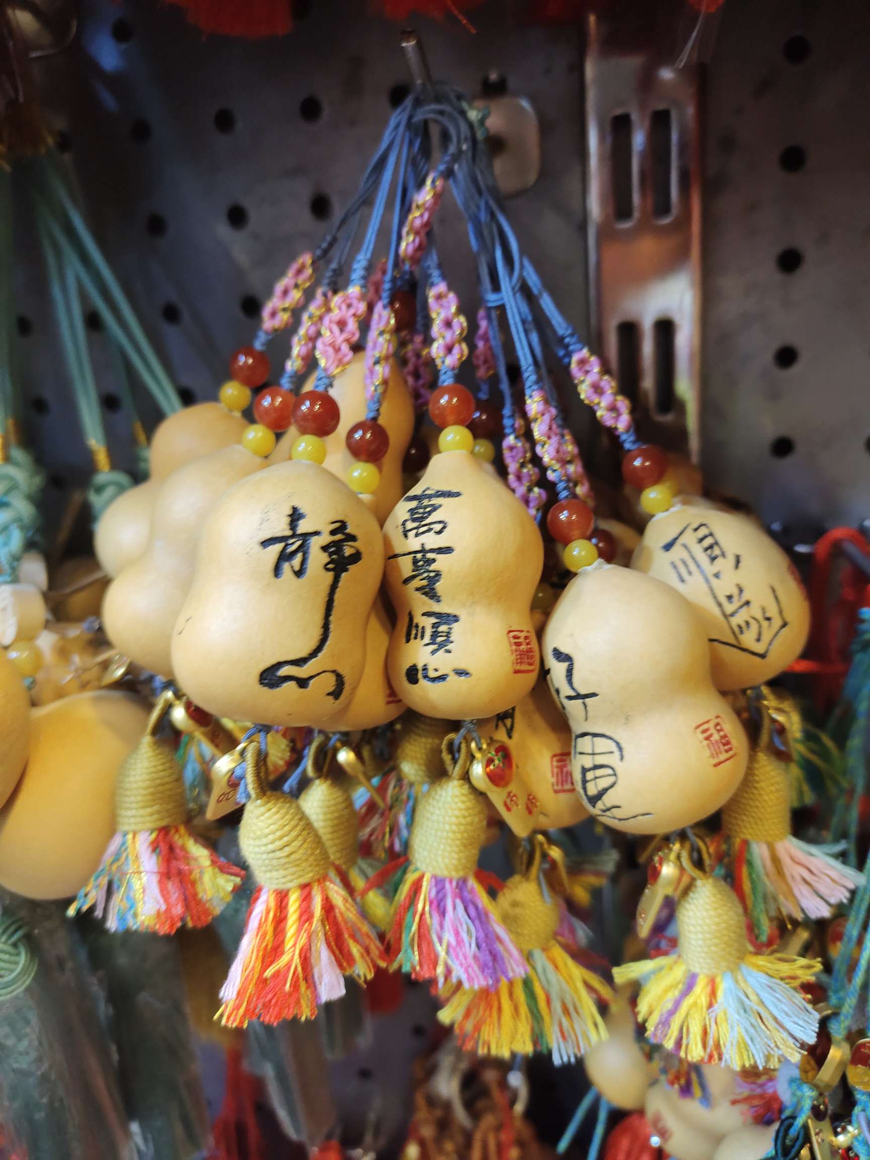 Natural little gourds hand-woven mobile phone pendants, smooth sailing, peace, tranquility, good luck, joy, etc detail image 4
