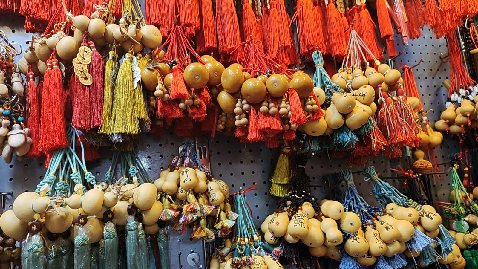 Natural little gourds hand-woven mobile phone pendants, smooth sailing, peace, tranquility, good luck, joy, etc detail image 5