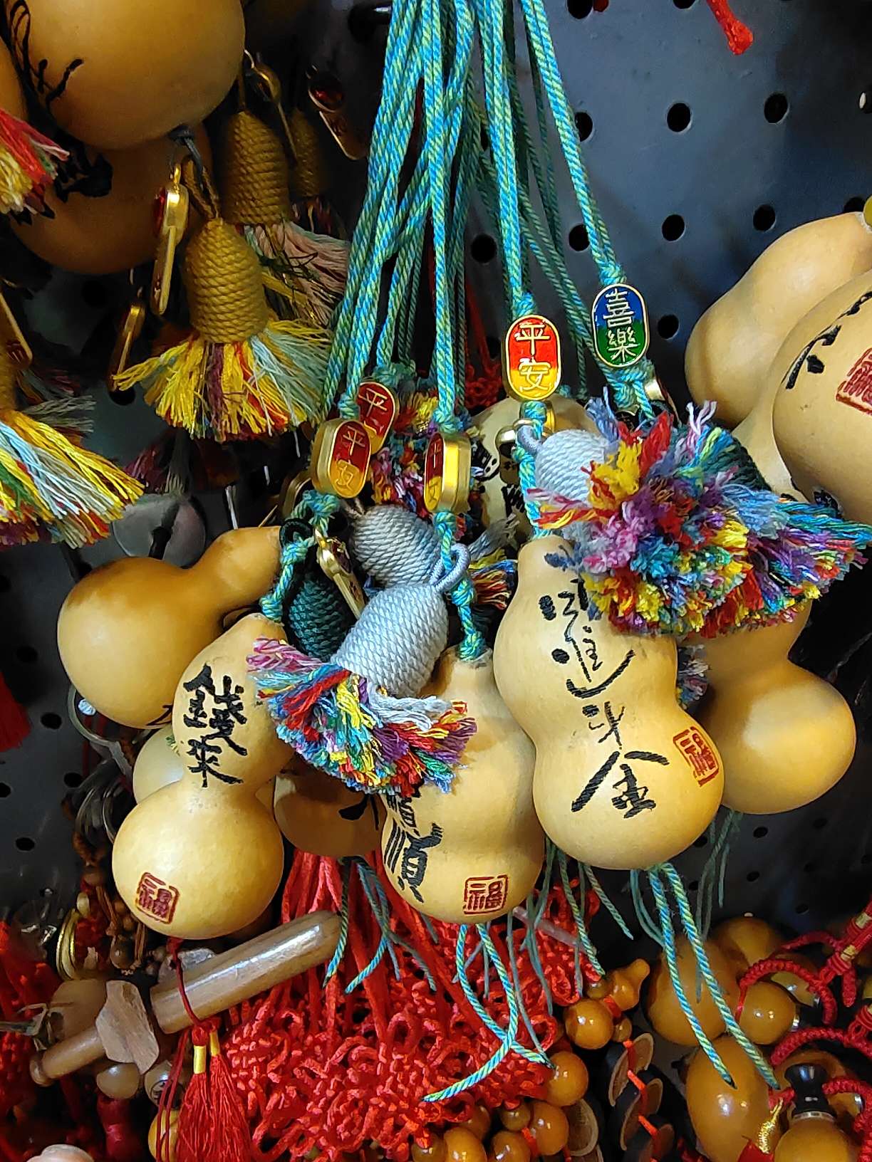 Natural little gourds hand-woven mobile phone pendants, smooth sailing, peace, tranquility, good luck, joy, etc Specification image