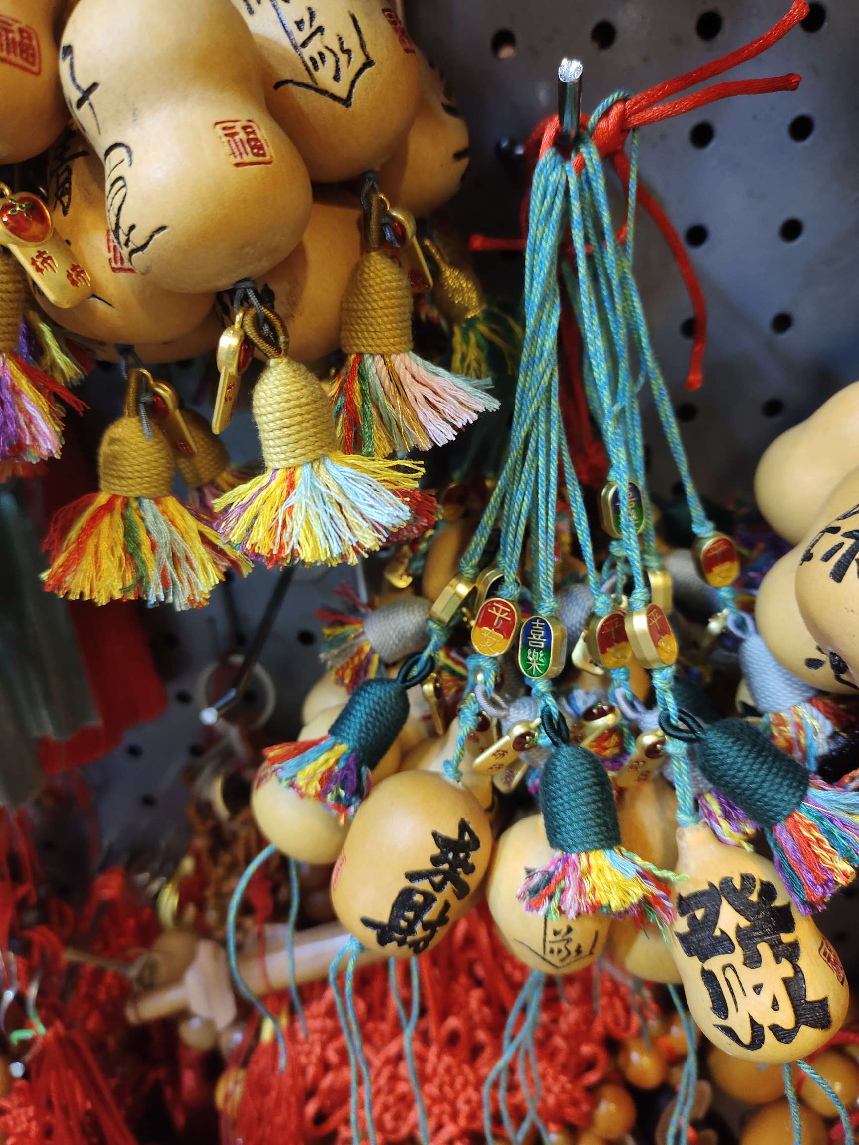 Natural little gourds hand-woven mobile phone pendants, smooth sailing, peace, tranquility, good luck, joy, etc Application Scenario