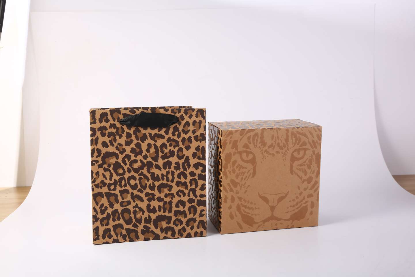 Factory direct sales, custom orders based on samples, jewelry storage, high-end jewelry boxes, accessory packaging boxes, gift boxes, lightweight and portable jewelry boxes, jewelry storage detail image 3