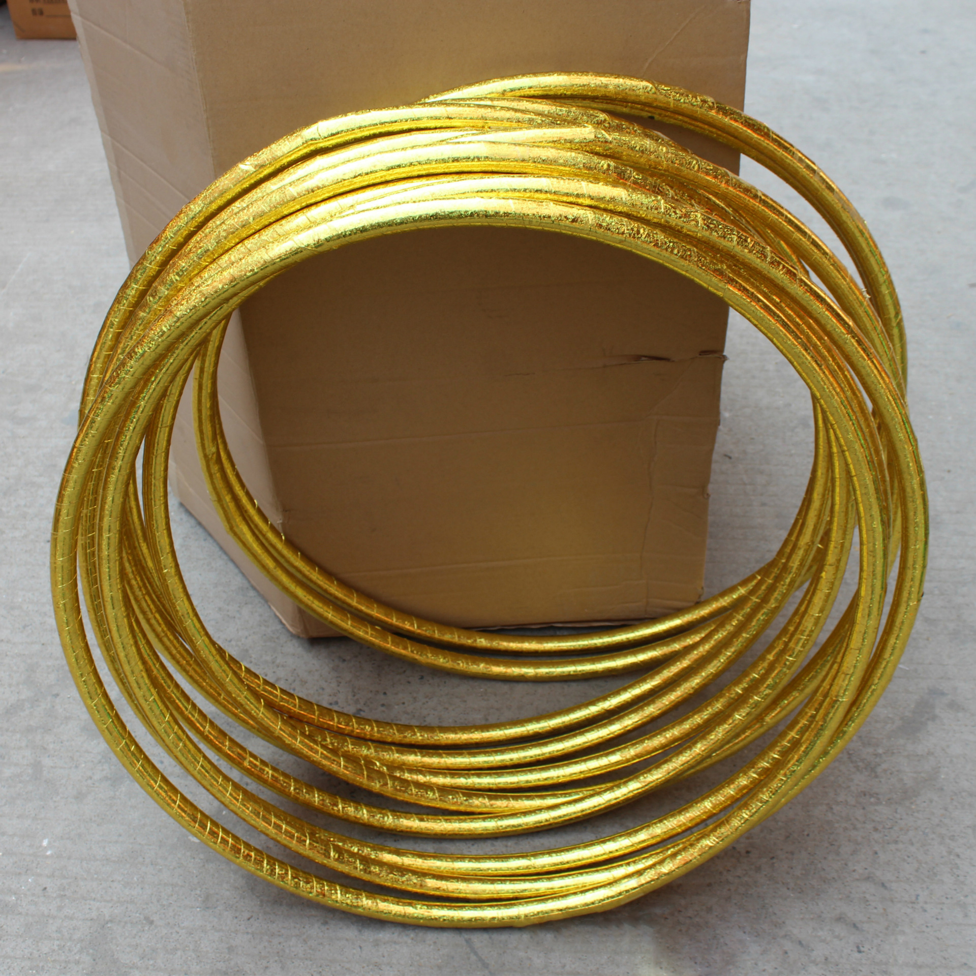 Liuyi juguete golden qiankun círculo de niños programa de baile espectáculo niño mágico llegó al mundo el mismo modelo electrochapado pistola de punta de fuego traje estilo anime halloween details Picture