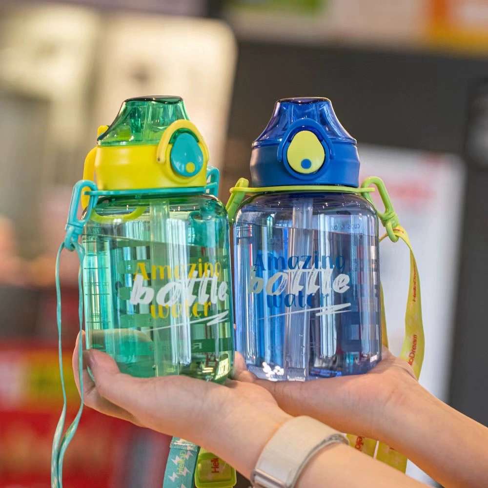 S150-TY-0935 Fitness and sports water Bottle, portable Large 700ml, high appearance level plastic cup for female students, summer Application Scenario