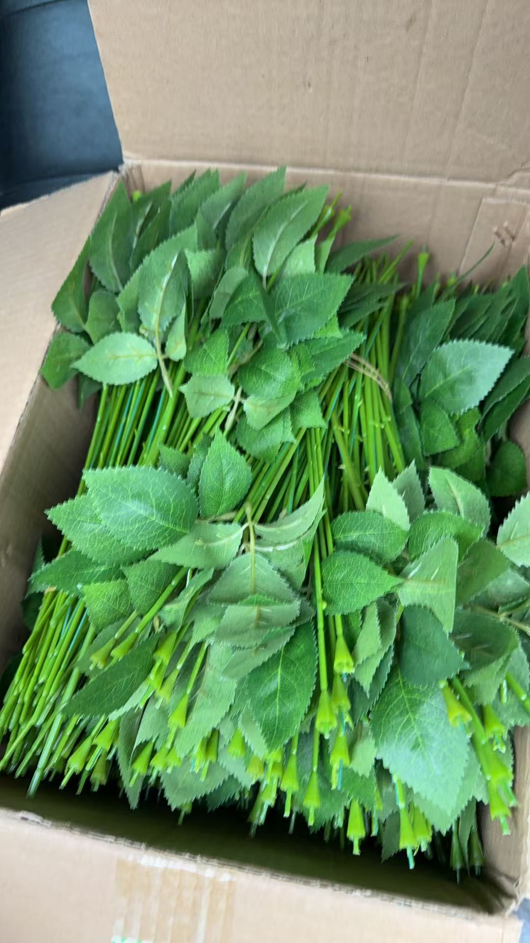 Artificial flower accessories, artificial rods, leaf inserts, soap flower heads, artificial flower cloths, flower materials Application Scenario
