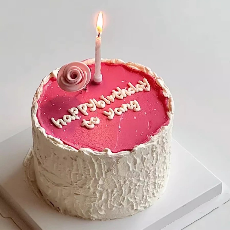 Multi-color spiral birthday candle cake decoration plug-in, birthday candle dessert counter baking decoration, birthday candles, candles, aromatherapy candles, birthday candles, home candles, cake candles, candles, aromatherapy small candles, cake flame candles Application Scenario