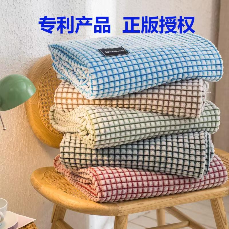 Junbao Printing and Dyeing offers a wide range of fabrics in stock, including double-sided back-printed, strip-cut, and checkered milk fleece. We have a stable supply of large quantities (for cross-border export) and can customize blankets and prayer rugs Item Picture
