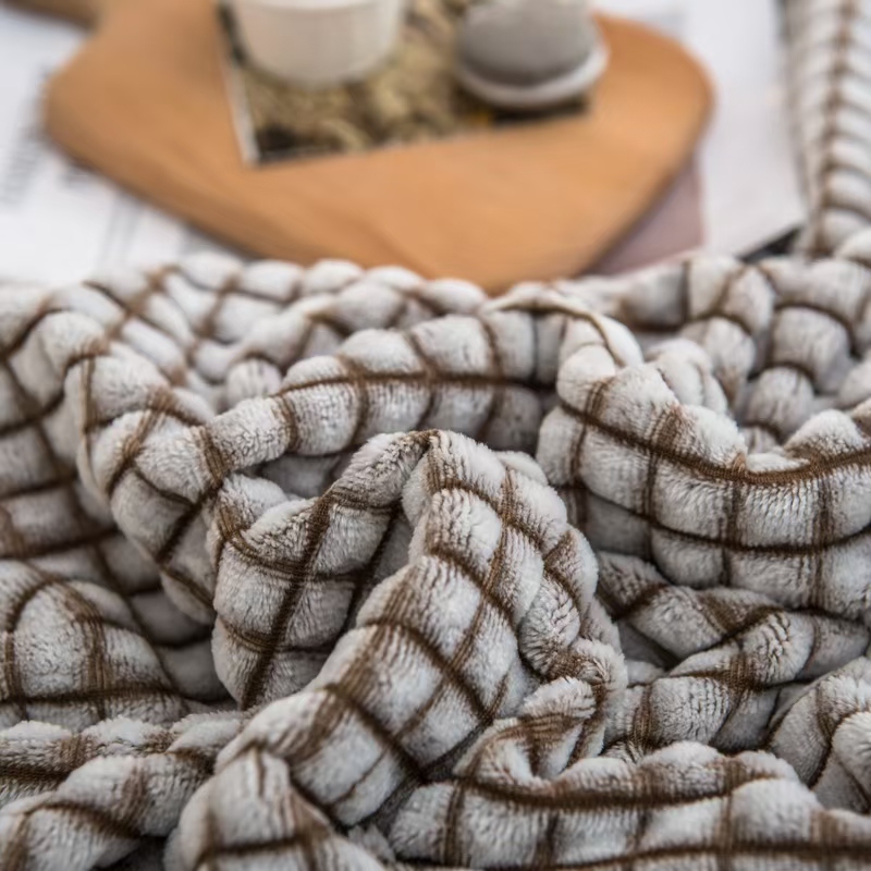 Junbao Printing and Dyeing offers a wide range of fabrics in stock, including double-sided back-printed, strip-cut, and checkered milk fleece. We have a stable supply of large quantities (for cross-border export) and can customize blankets and prayer rugs Application Scenario