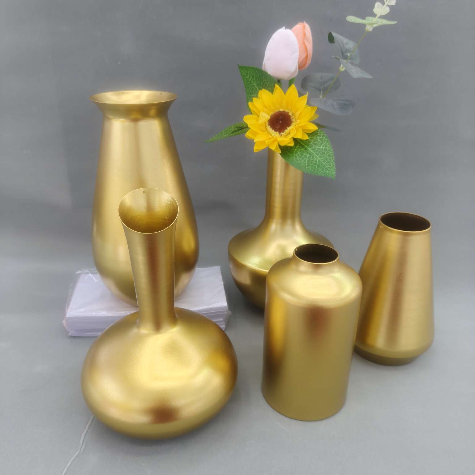 金色金属花盆花瓶