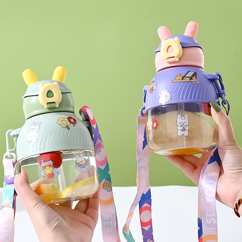 B70-9183 Aishang Cup New Large-Capacity Children's Water Cup, Cartoon Straw, Summer Learning Cup With Sticker Strap Application Scenario