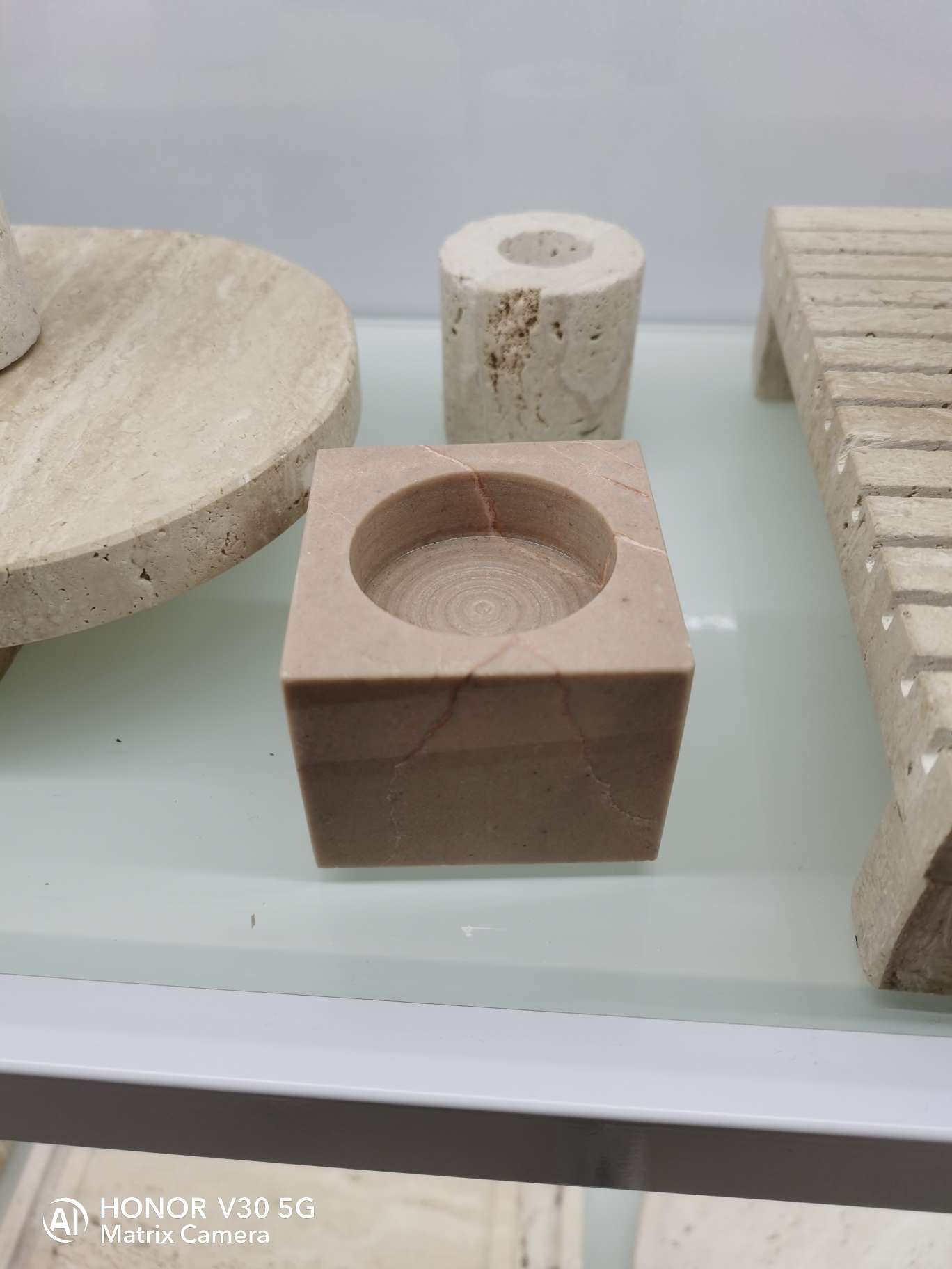 拉菲草人体模特石膏工艺品 佛像雕塑 上色石料精致制作 礼品/工艺品/石膏 美学格子桌布展示