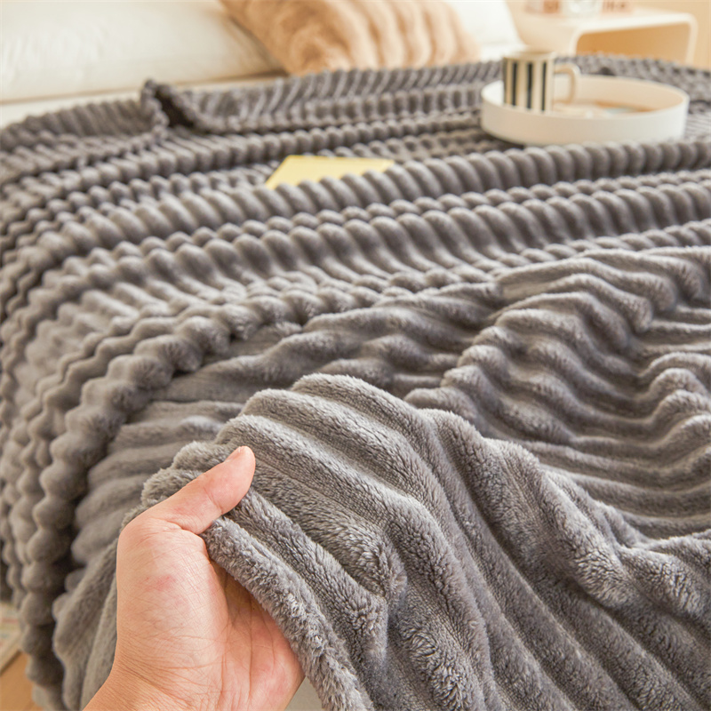 君宝家纺2025新款加厚纯色宽抽条剪花仿兔毛绒牛奶绒法兰绒面料现货批发（可供跨境）