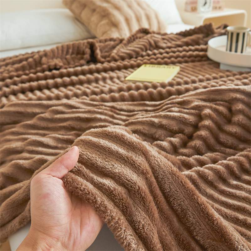 君宝家纺2025新款加厚纯色宽抽条剪花仿兔毛绒牛奶绒法兰绒面料现货批发（可供跨境）产品图