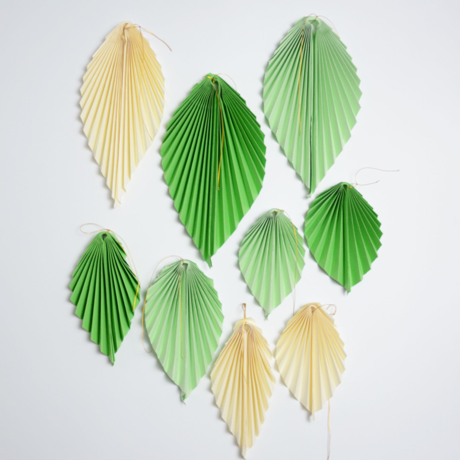 Palm leaf green birthday party paper fan decoration, paper leaf classroom background wall decoration, eco-friendly paper fan creative decoration, paper fan party atmosphere decoration items Application Scenario