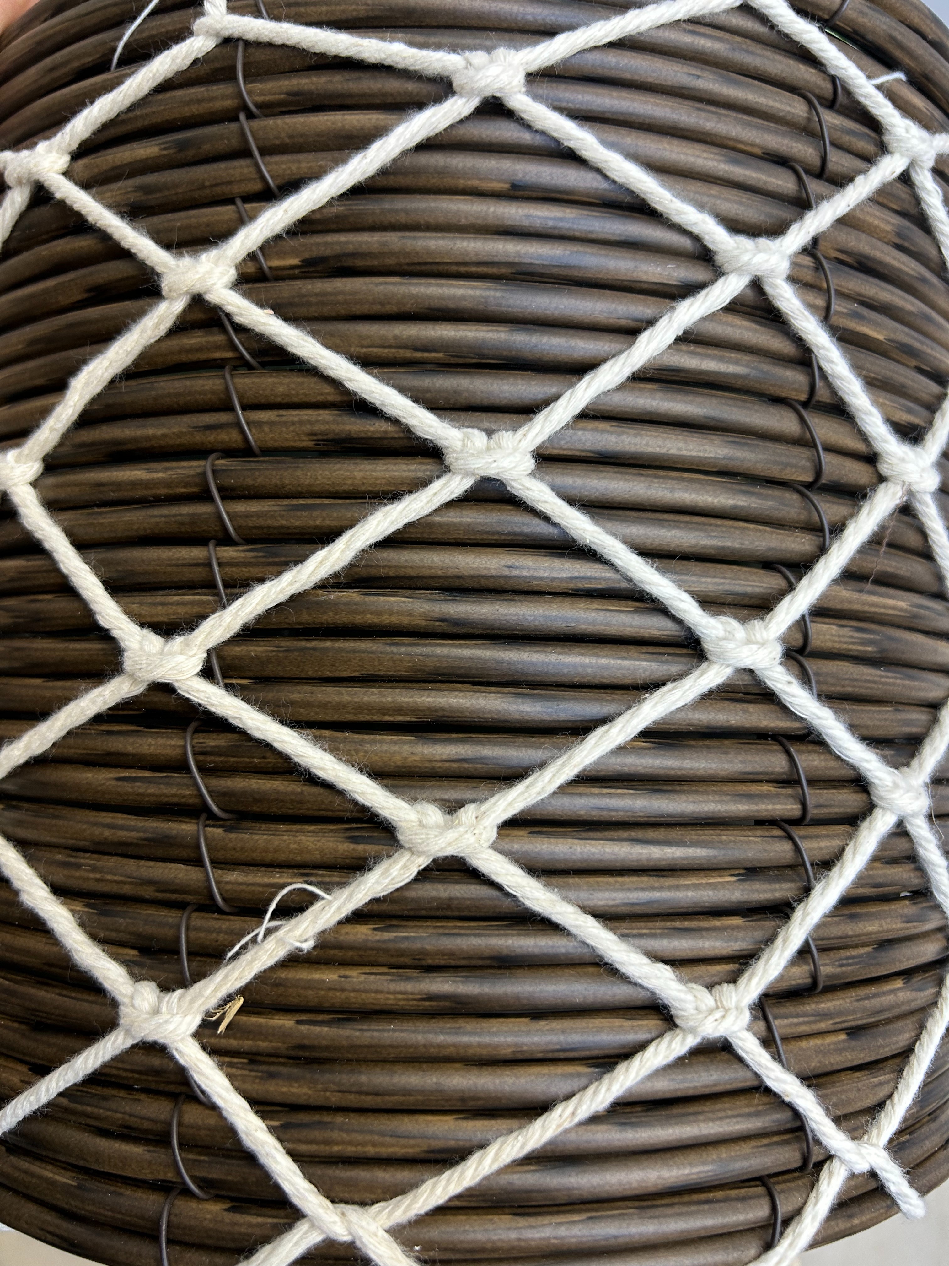 Nordic style creative pure handcrafted outer woven flower baskets, wooden leg high flower stands, floor-standing indoor and outdoor decoration, green ivy garden potted plants, artificial flowers Item Picture