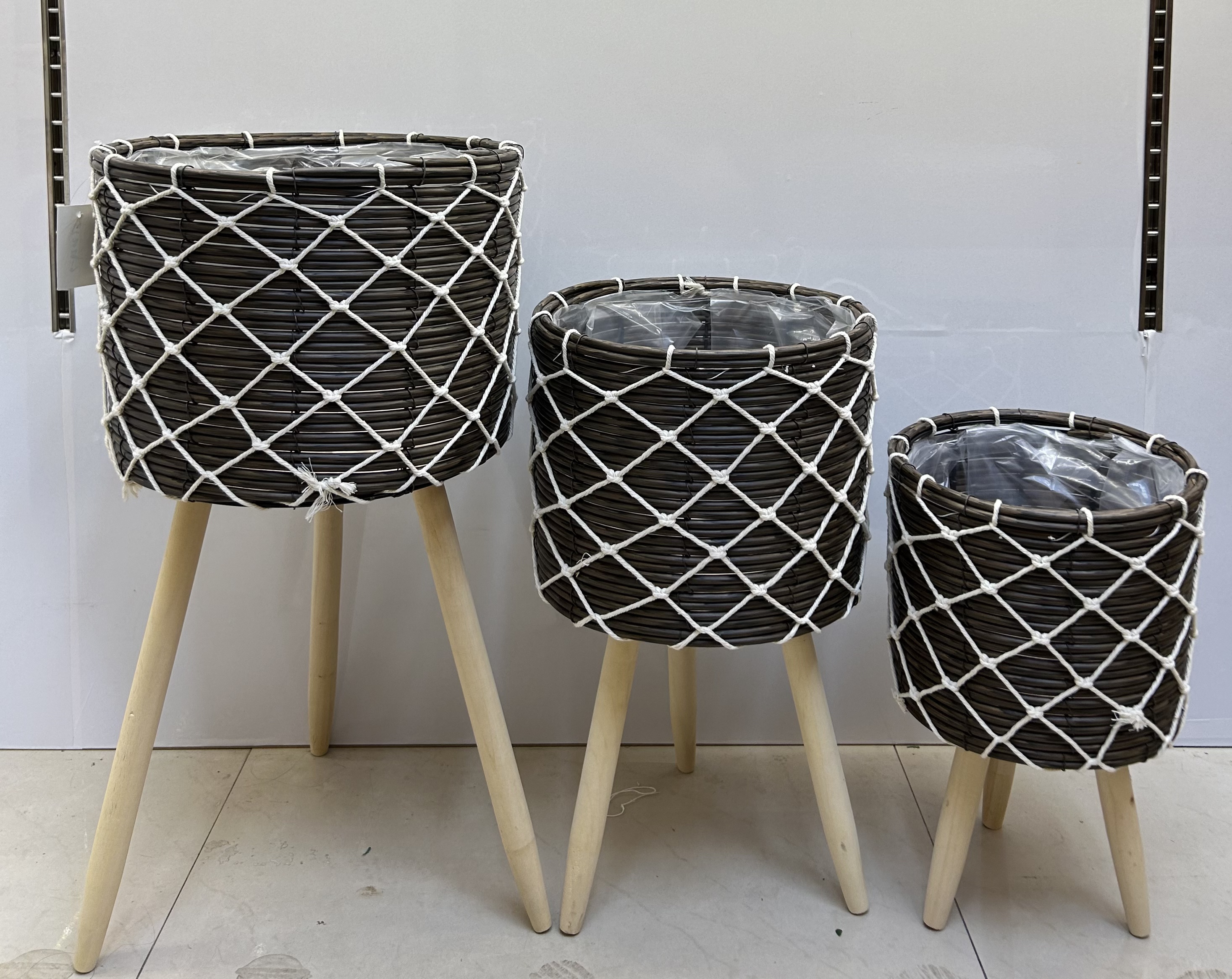 Nordic style creative pure handcrafted outer woven flower baskets, wooden leg high flower stands, floor-standing indoor and outdoor decoration, green ivy garden potted plants, artificial flowers details Picture