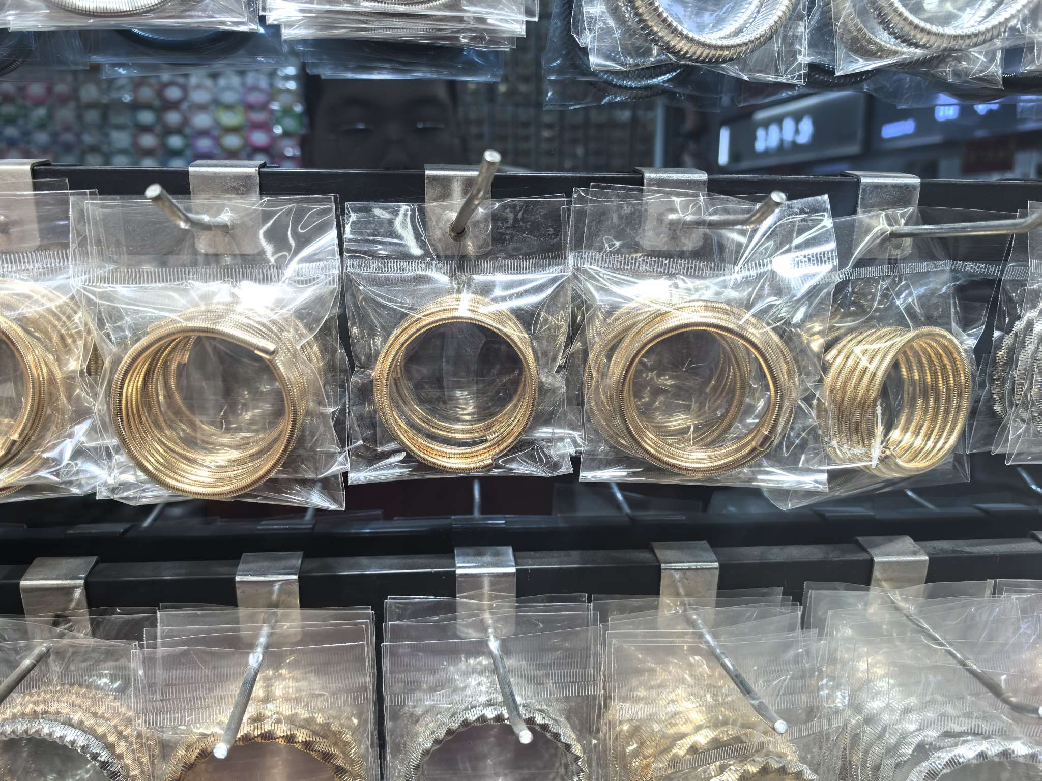 欧美跨境男女钢丝弹簧叠搭四层手镯个性手环手饰品 手链白底实物图