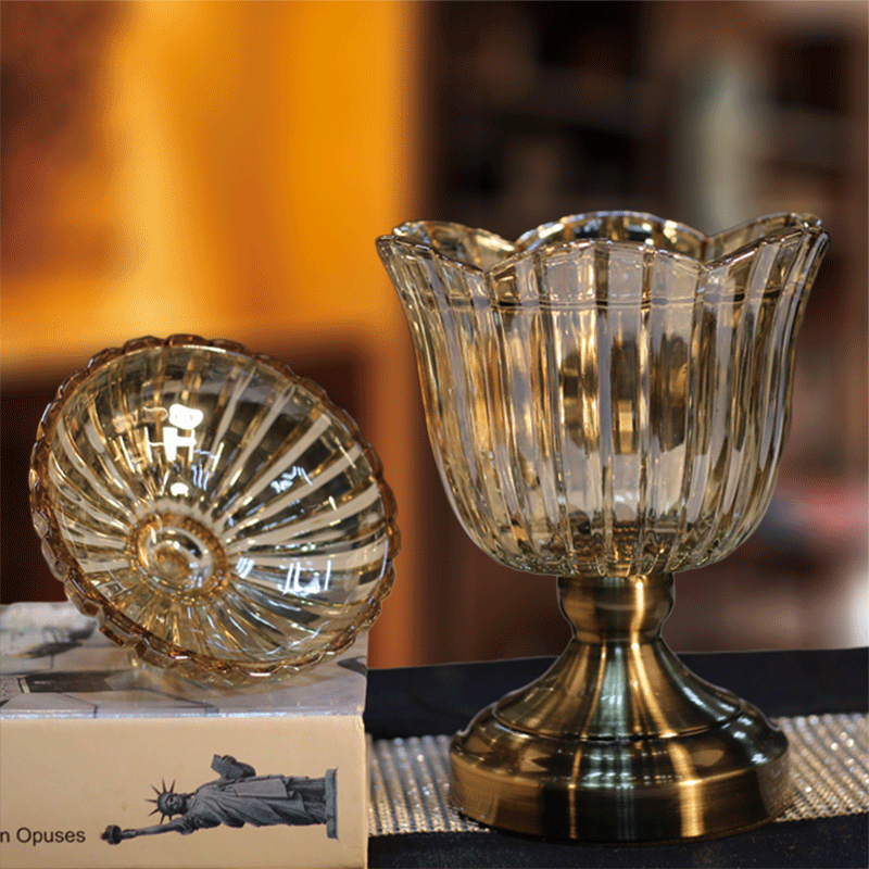 Glass fruit plate, crystal glass fruit plate, glass vase, crystal glass candy jar, high-end European-style piggy bank, glass candy jar, Yangxuan TG512 Application Scenario