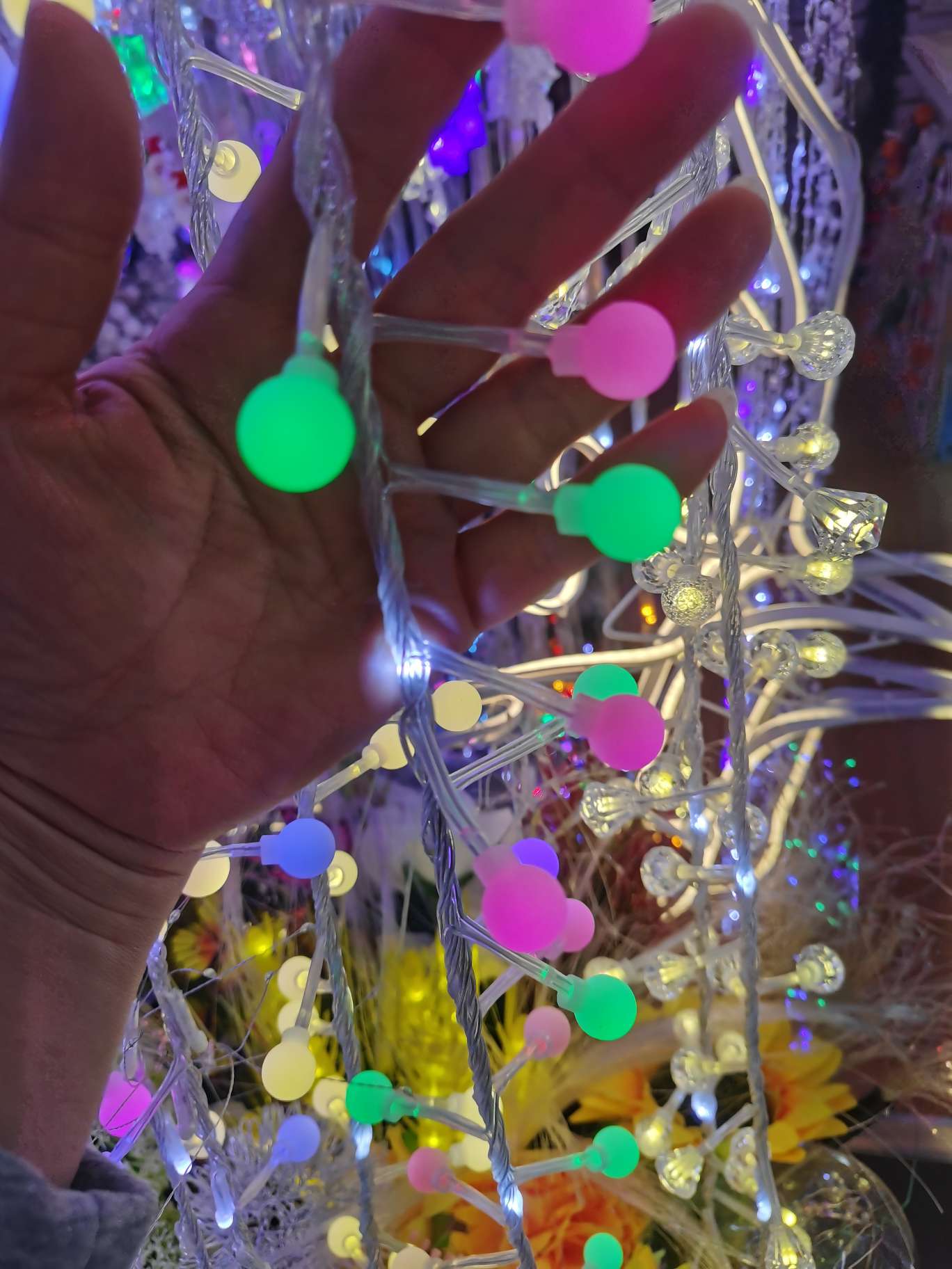 Outdoor LED light strings, colored star lights, bulb light strings, colored lights, light strips, lighting fixtures, colored lights are beautiful, durable, energy-saving and environmentally friendly, lighting up your night. Water flow firecracker shaped lights, 5-meter colored lights details Picture