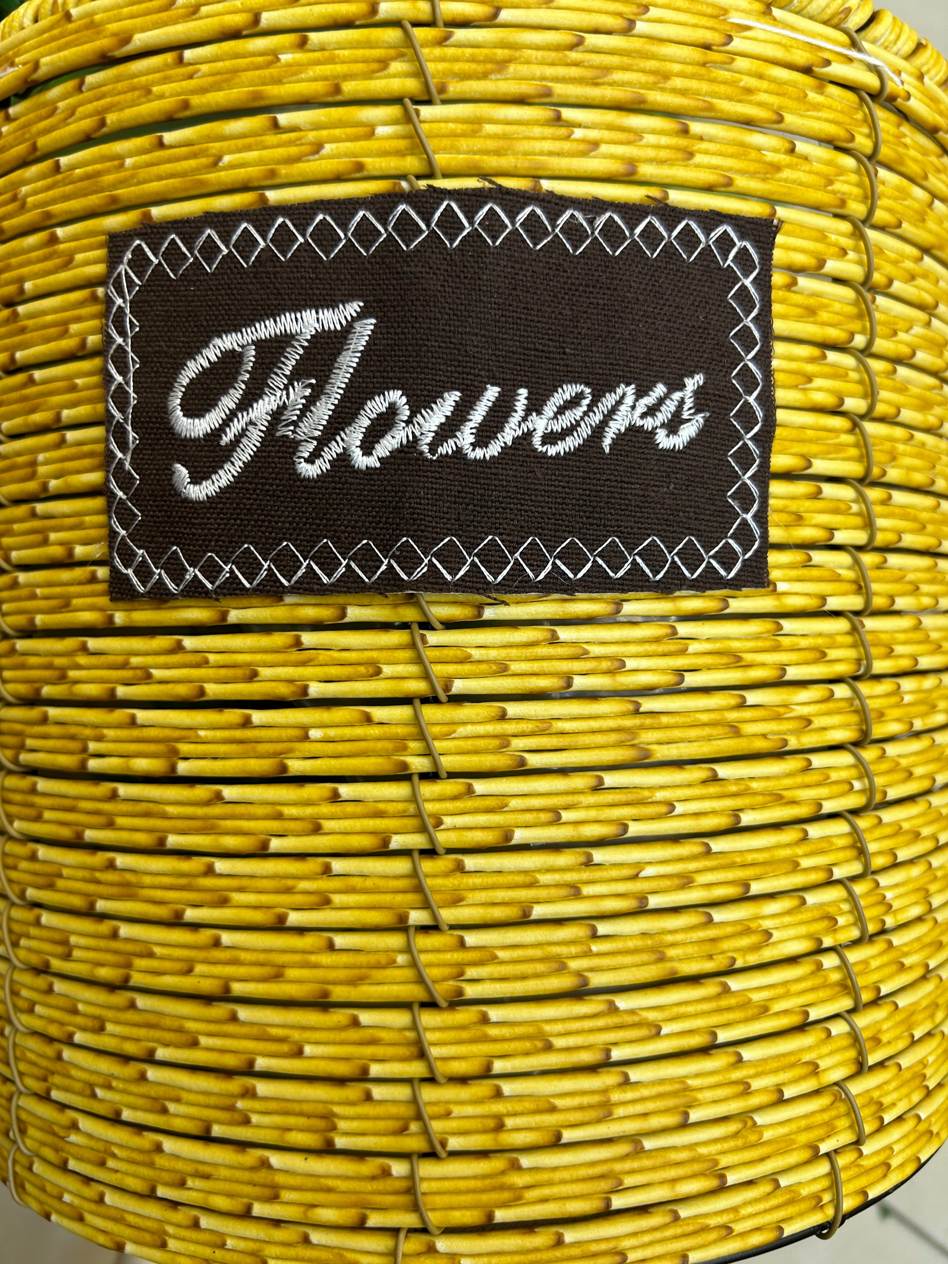 Nordic style creative pure handcrafted outer woven flower baskets, wooden legs, high flower stands, floor-standing indoor and outdoor decoration, green ivy, garden potted plants, artificial flowers/real flowers suitable Item Picture