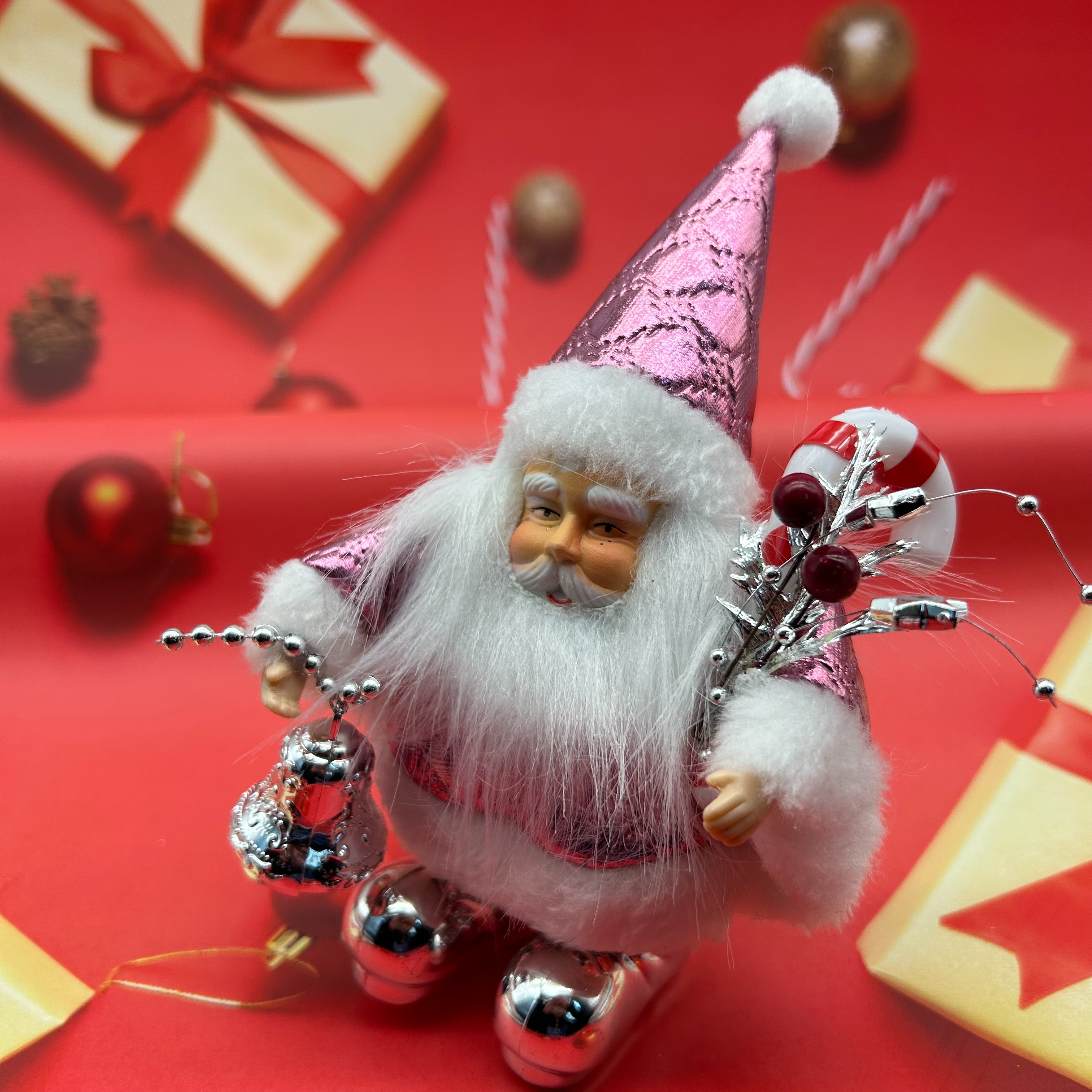 For 25 years, it has been a bestseller for the Christmas festive atmosphere. The cute old man, Santa Claus, Christmas decorations and Christmas ornaments Application Scenario