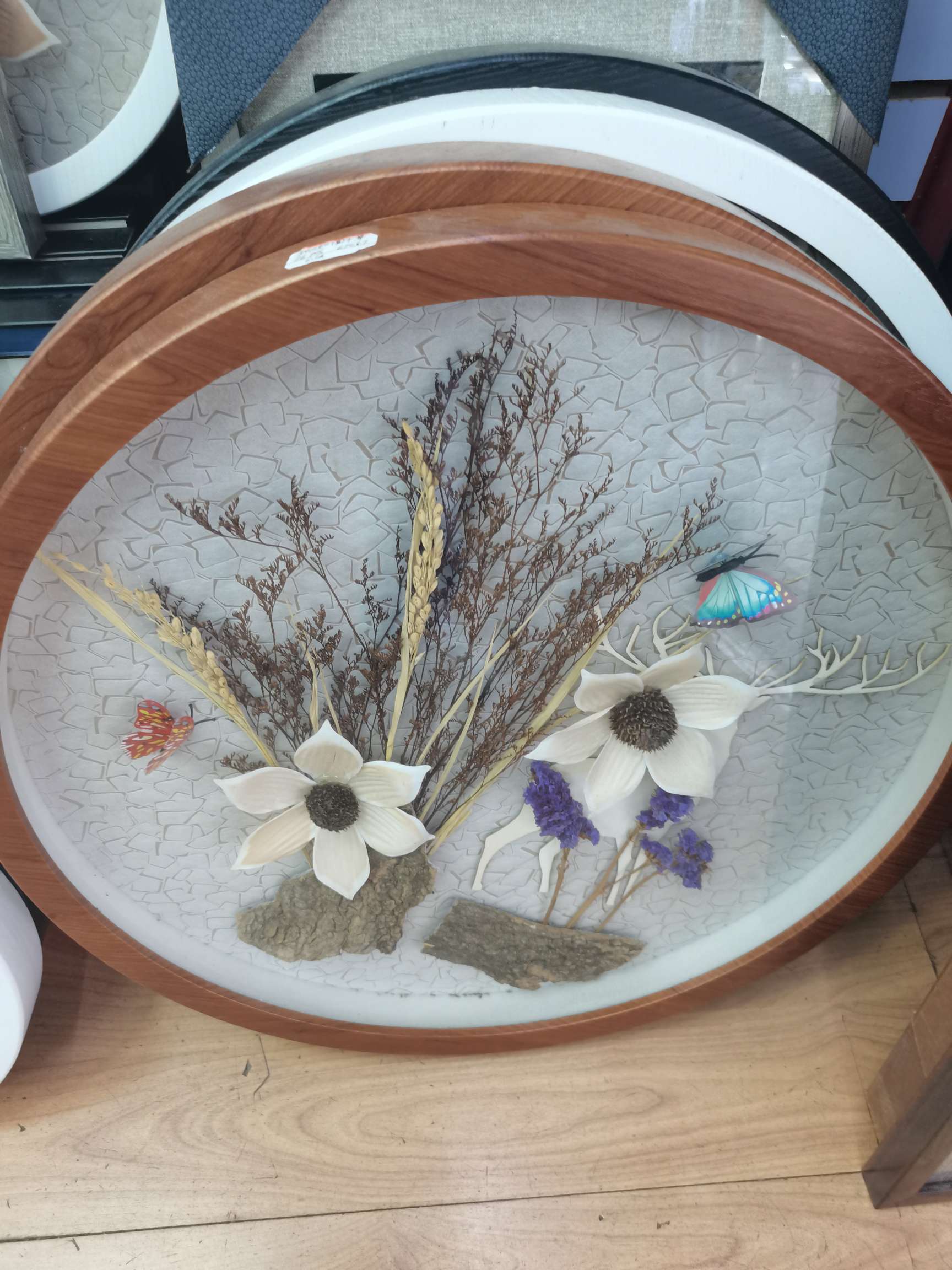 Home decoration artworks, decorative frames, flip cover photo frames, display stands, exquisite picture frames, creative photo frames, desktop furnishings, display stands, photo frames, home decoration display frames detail image 5