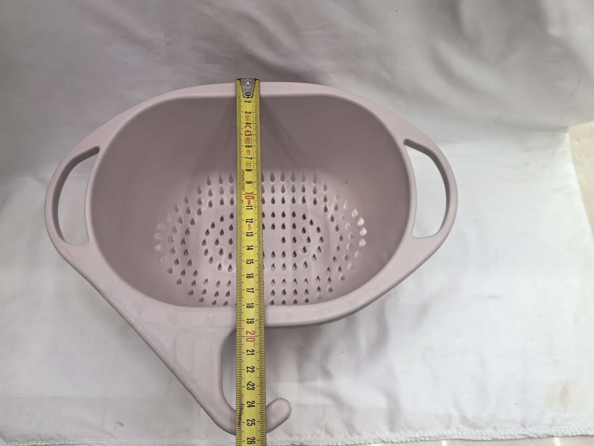 Can hang plastic basket, wash vegetables, wash fruit Application Scenario