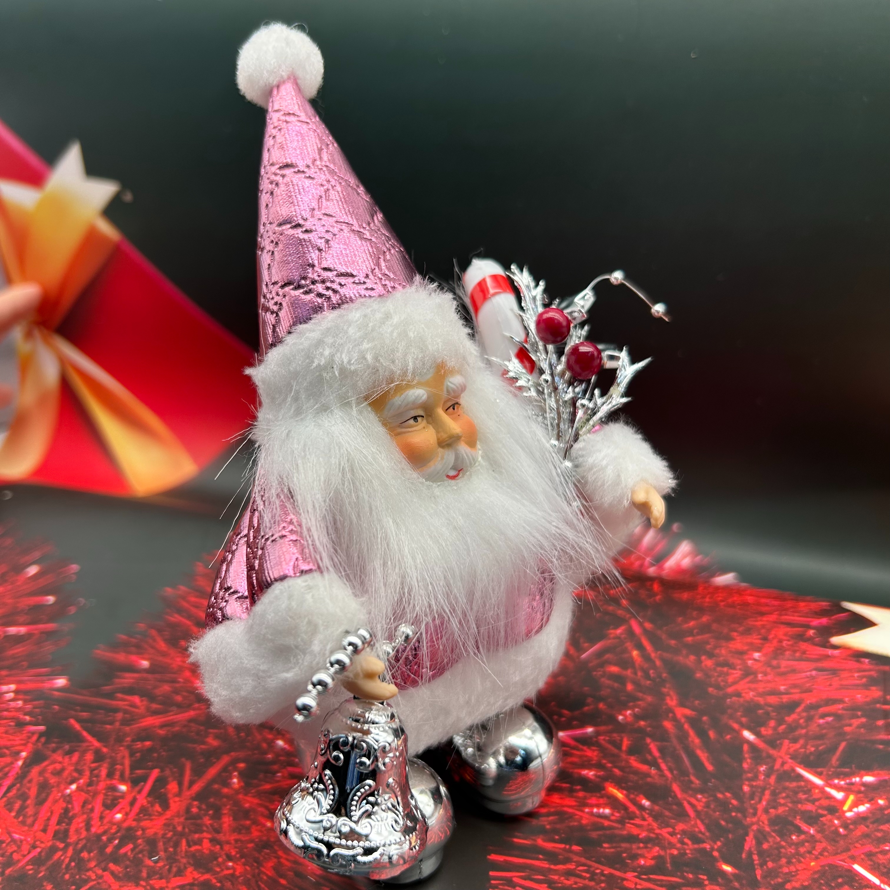 For 25 years, it has been a bestseller for the Christmas festive atmosphere. The cute old man, Santa Claus, Christmas decorations and Christmas ornaments Specification image