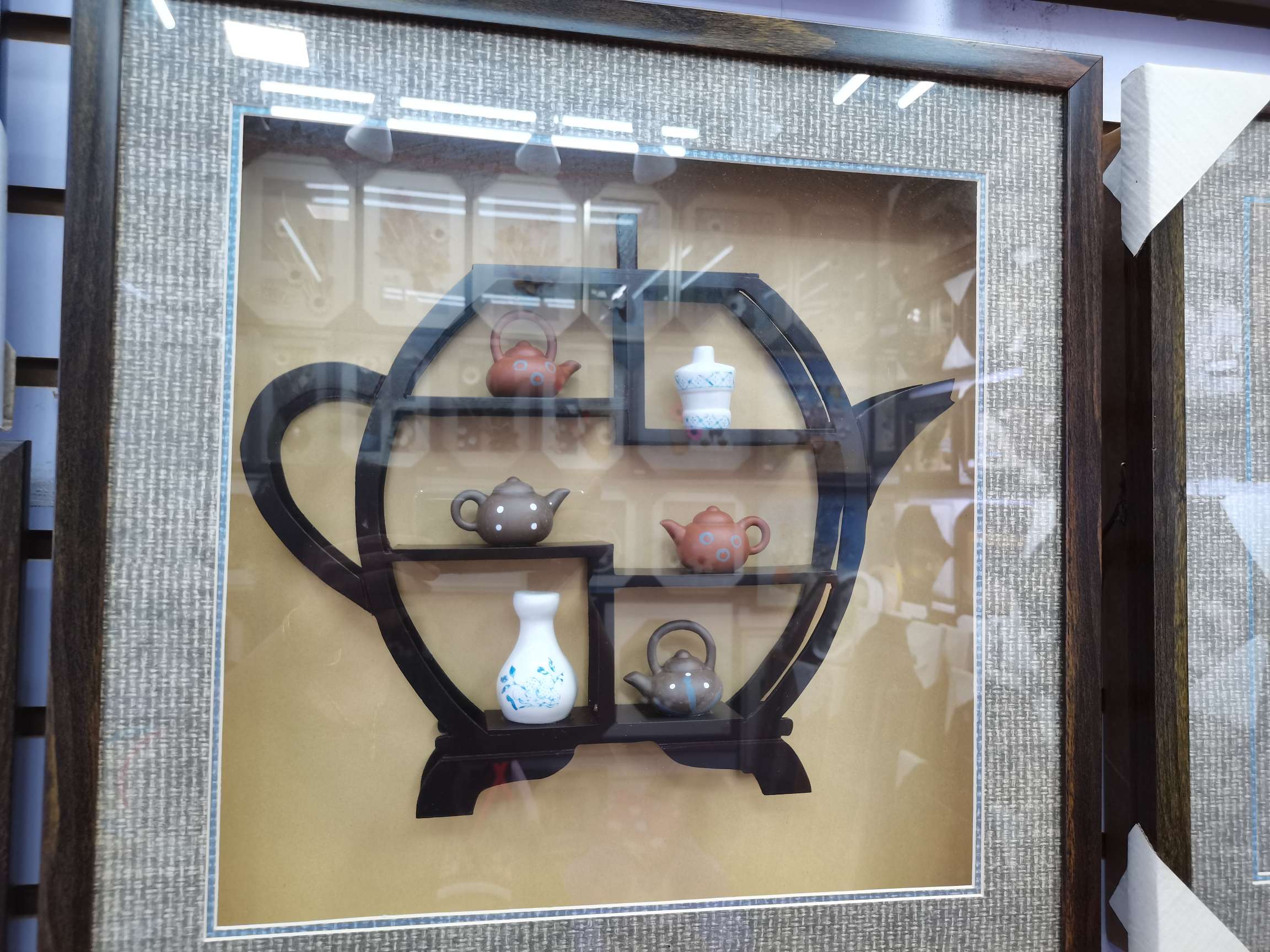 Home decoration artworks, decorative frames, flip cover photo frames, display stands, exquisite picture frames, creative photo frames, desktop furnishings, display stands, photo frames, home decoration display frames details Picture