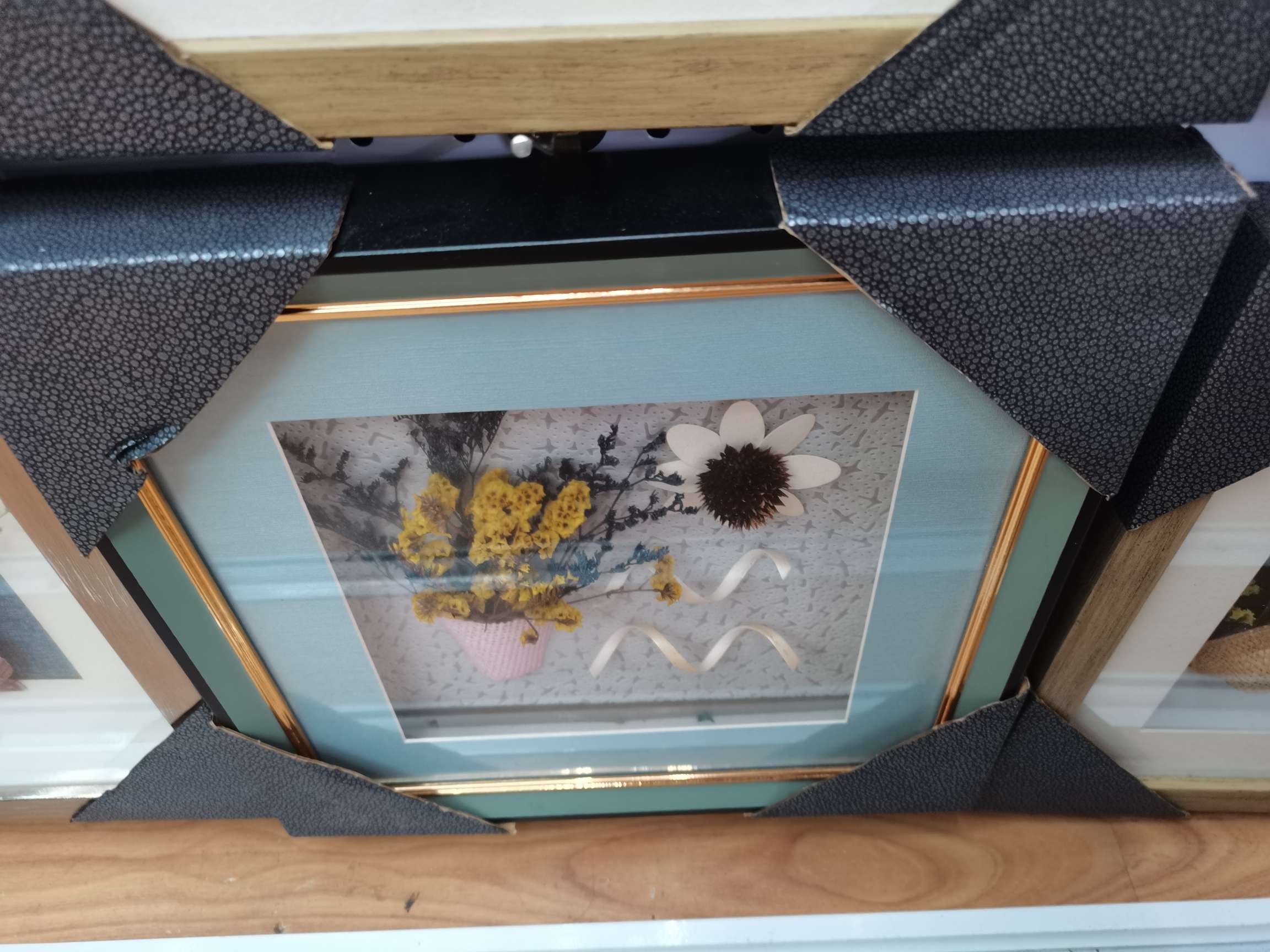 Home decoration artworks, decorative frames, flip cover photo frames, display stands, exquisite picture frames, creative photo frames, desktop furnishings, display stands, photo frames, home decoration display frames detail image 9