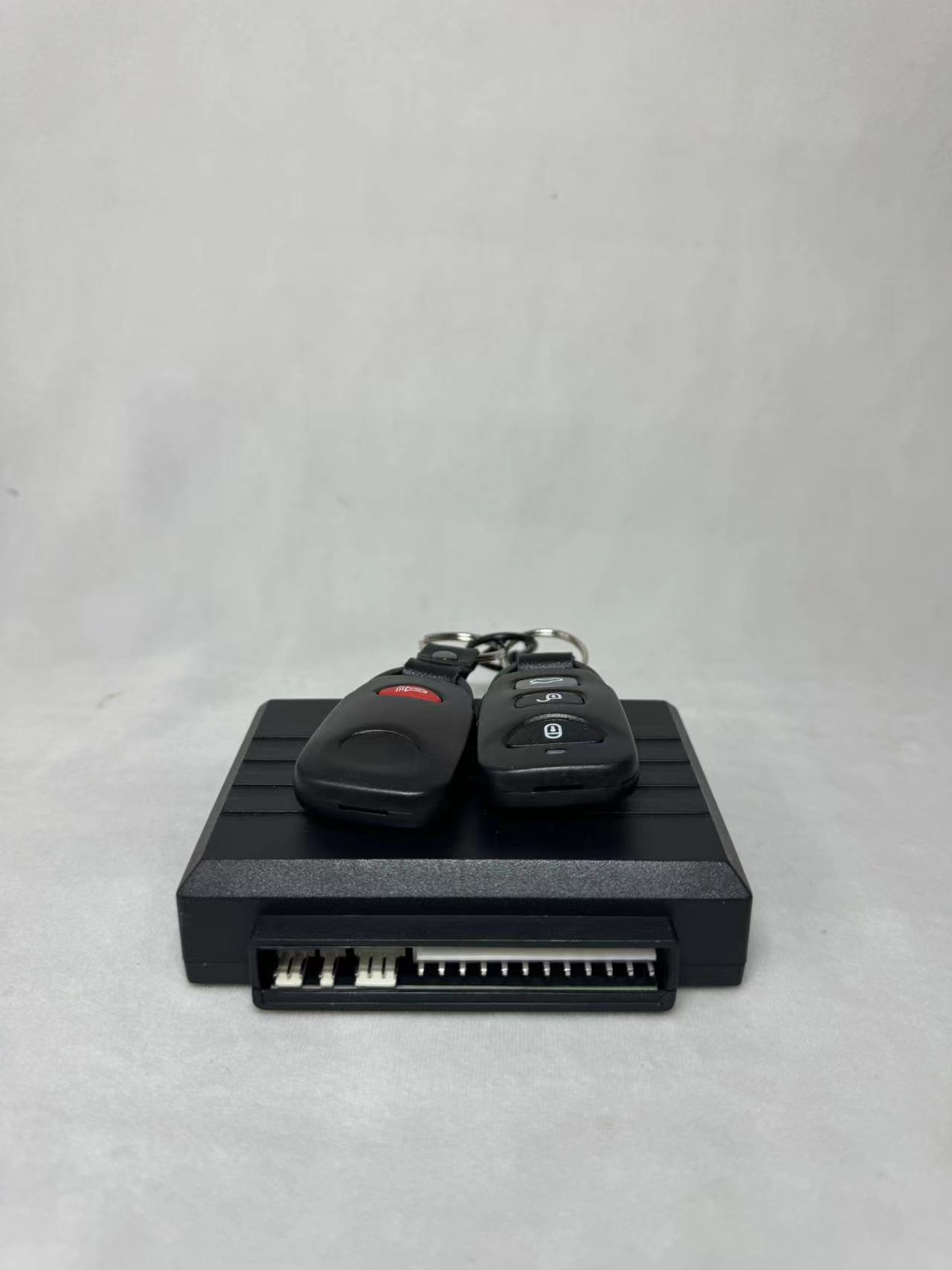 外贸市场热销款汽车用品12V汽车通用单向防盗器声光报警器批发详情5