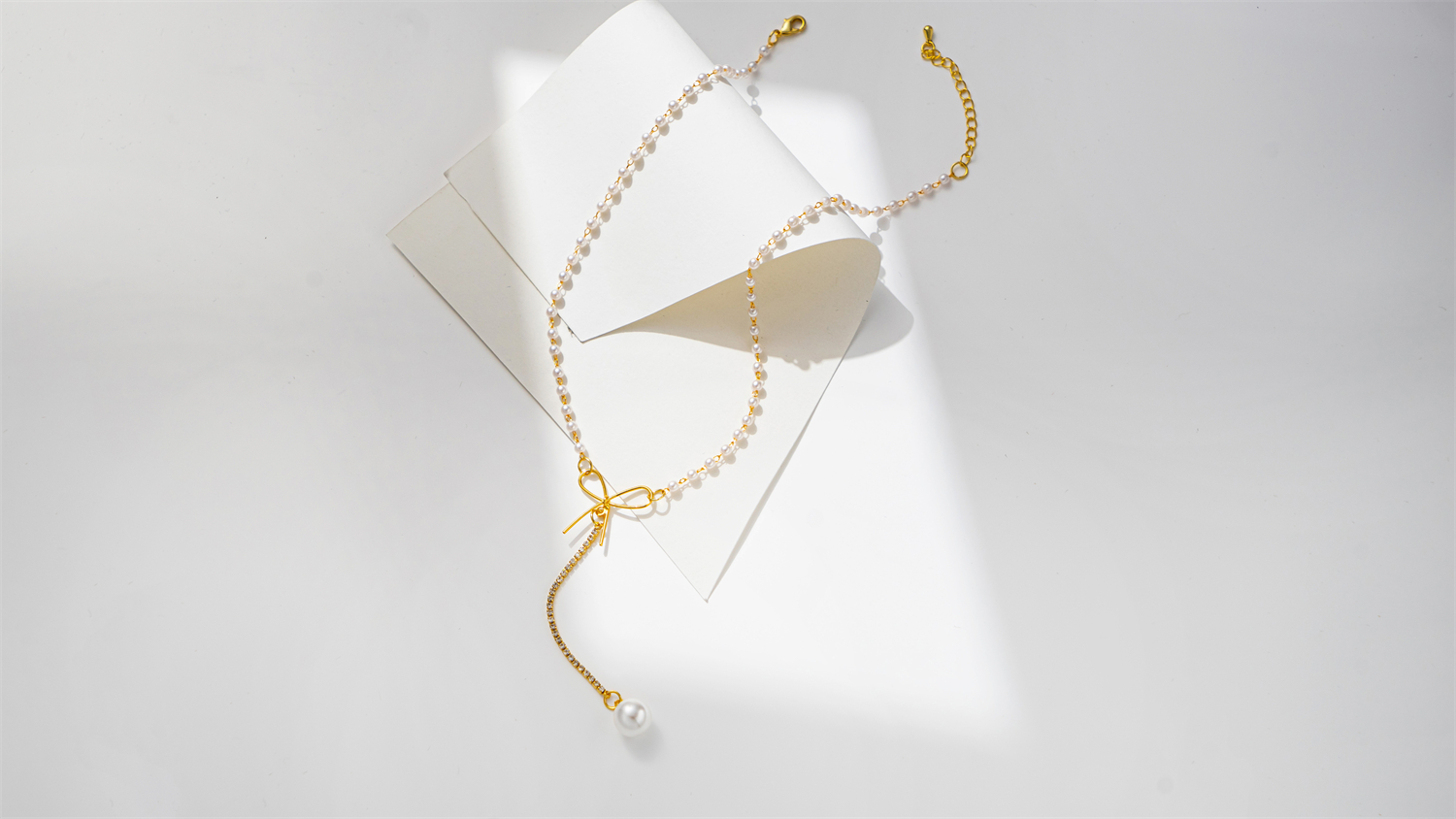 Bow pendant pearl elegant and high-end necklace