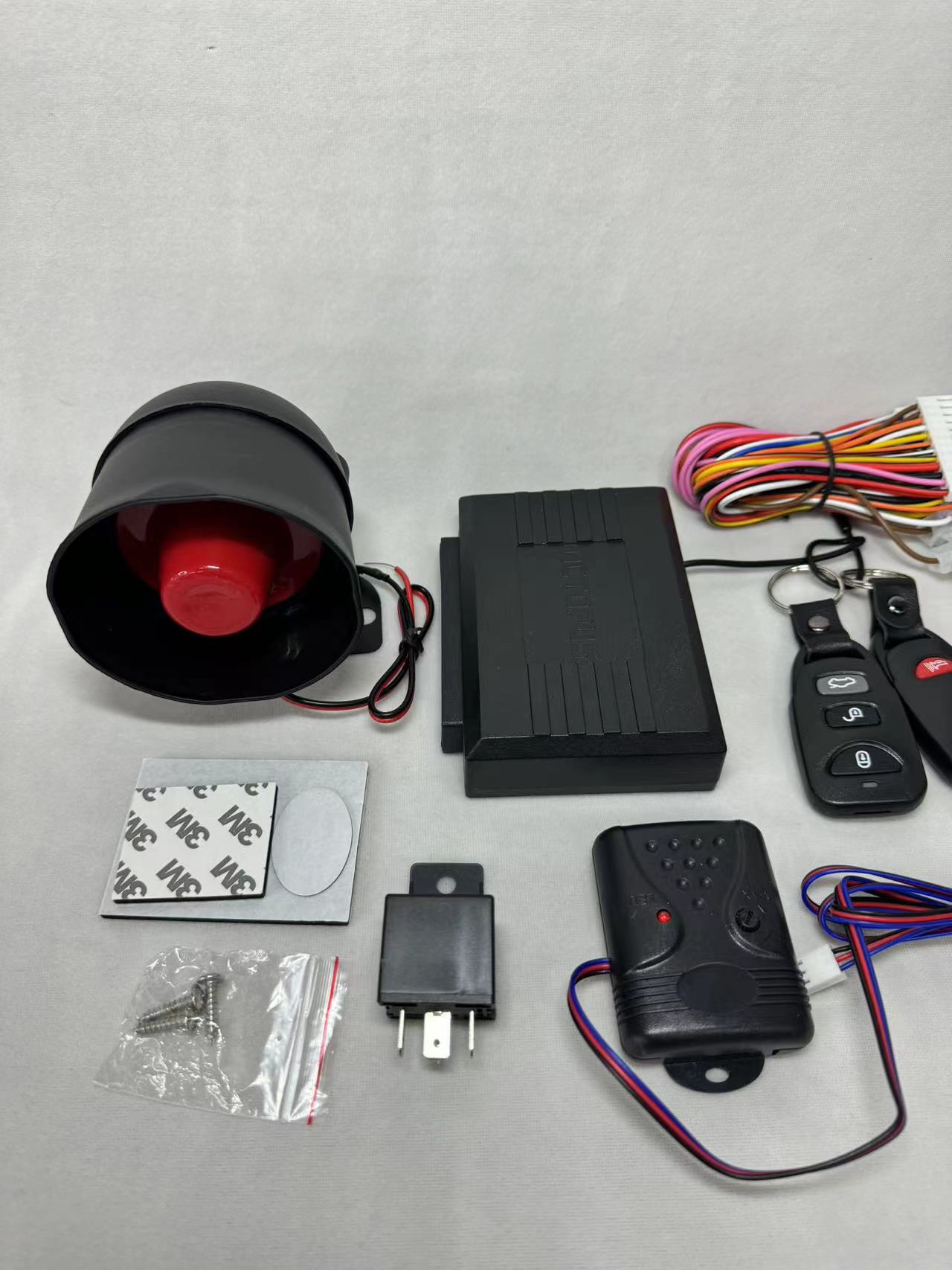 外贸市场热销款汽车用品12V汽车通用单向防盗器声光报警器批发产品图