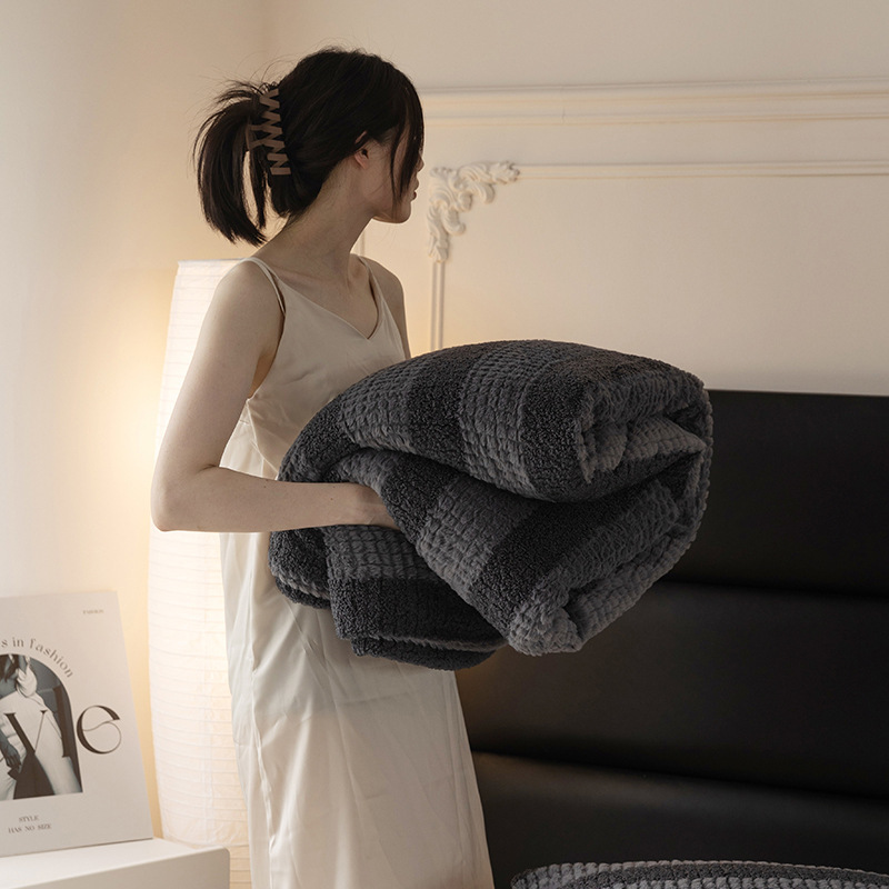Junbao Dyeing Autumn and Winter rabbit plush Teddy plush light luxury blanket, moon plush multi-functional dyed double-layer blanket, thickened blanket, export wholesale for foreign trade, customizable blanket, worship blanket Item Picture