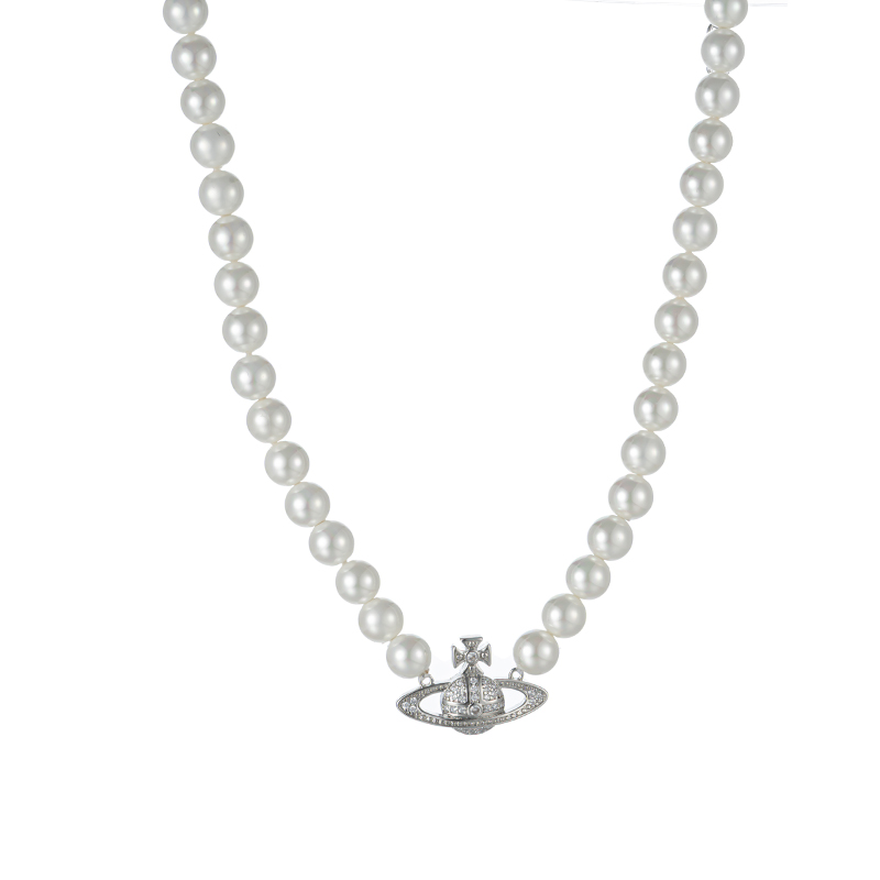 A light luxury, niche and exquisite pearl necklace featuring the Saturn pendant of the Queen of the West Item Picture