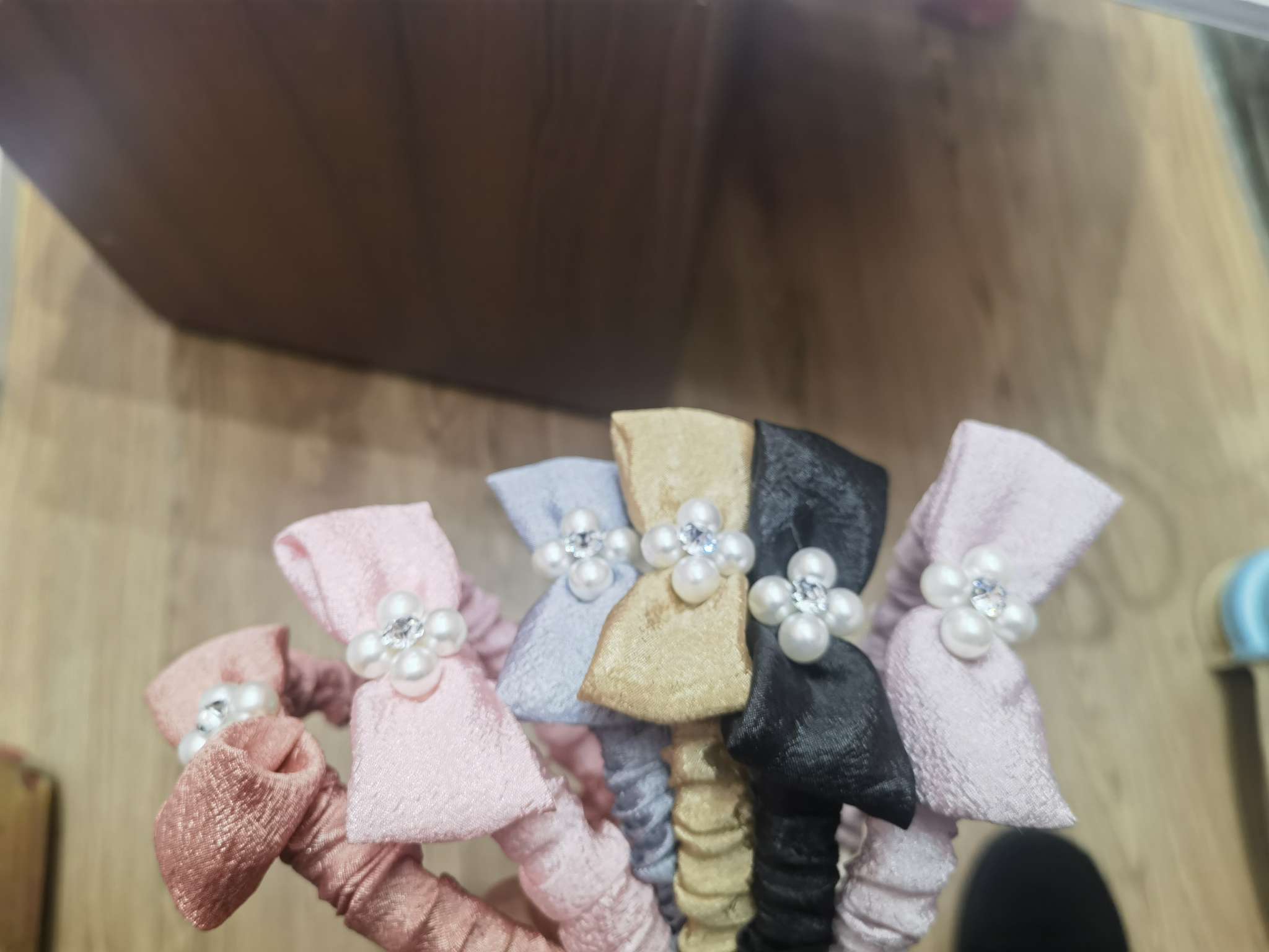 白色珍珠蝴蝶结发箍时尚超仙少女发箍发饰气质高级感新款发饰发饰女士拼接韩版