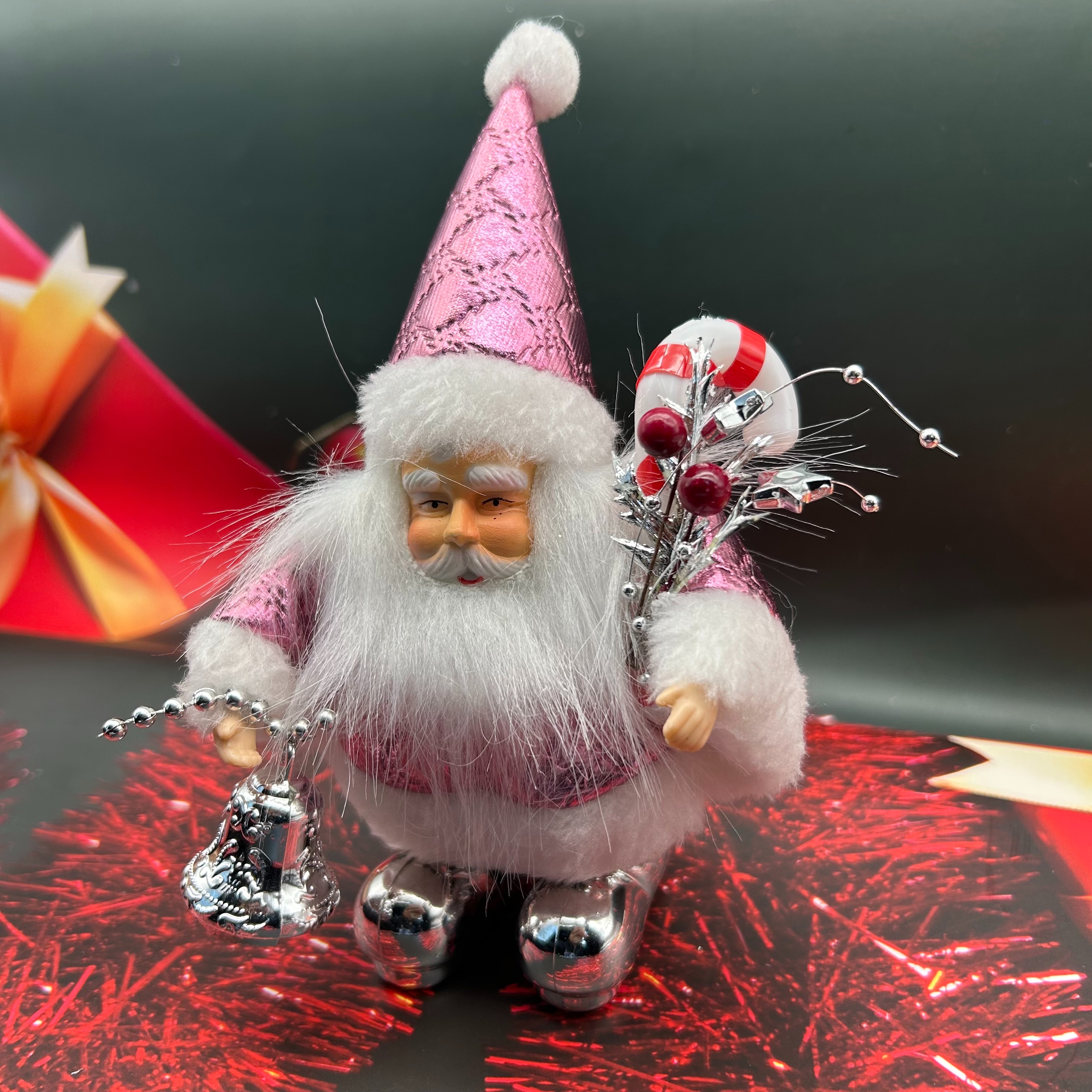 For 25 years, it has been a bestseller for the Christmas festive atmosphere. The cute old man, Santa Claus, Christmas decorations and Christmas ornaments Item Picture