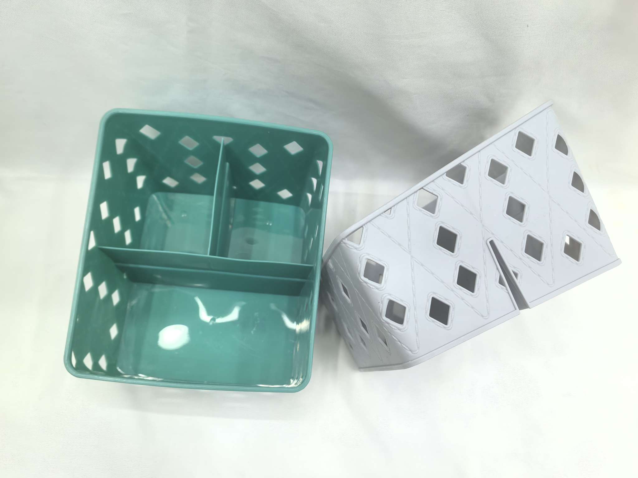 Desktop storage division multi-purpose basket full figure