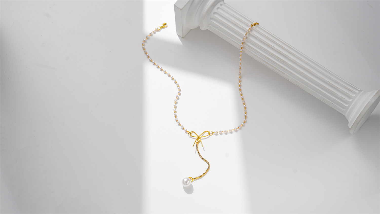 Bow pendant pearl elegant and high-end necklace details Picture