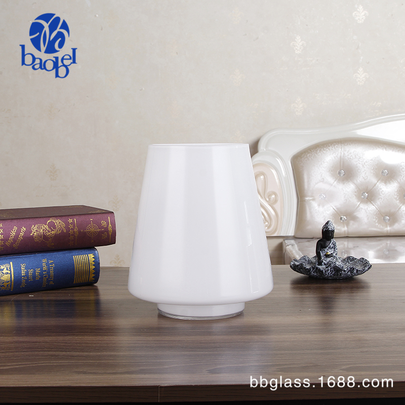 BBGLASS Baobei Glass, a white laminated glass vase, is a modern home banquet and wedding decoration item and a flower arrangement vessel details Picture