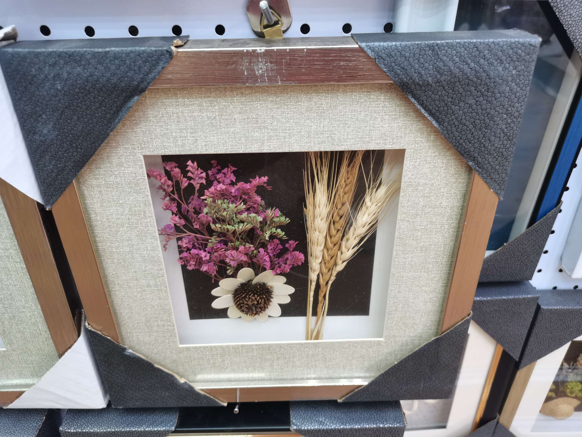 Home decoration artworks, decorative frames, flip cover photo frames, display stands, exquisite picture frames, creative photo frames, desktop furnishings, display stands, photo frames, home decoration display frames Application Scenario