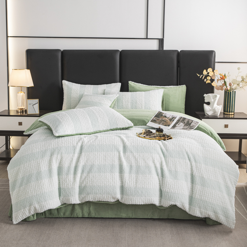 Junbao Dyeing's autumn and winter collection of rabbit fleece, Teddy fleece, light luxury blanket, moon fleece, multi-functional dyeing, four-piece set, thickened quilt, export and foreign trade customization, wholesale in stock, four-piece bed set Application Scenario