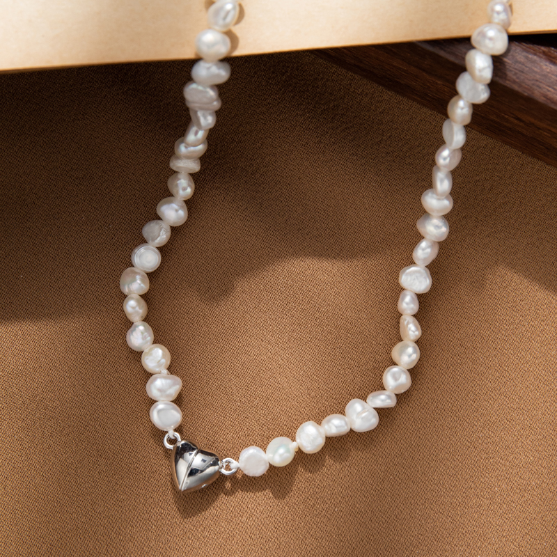 Heart-shaped magnetic clasp Baroque natural freshwater pearl necklace Application Scenario