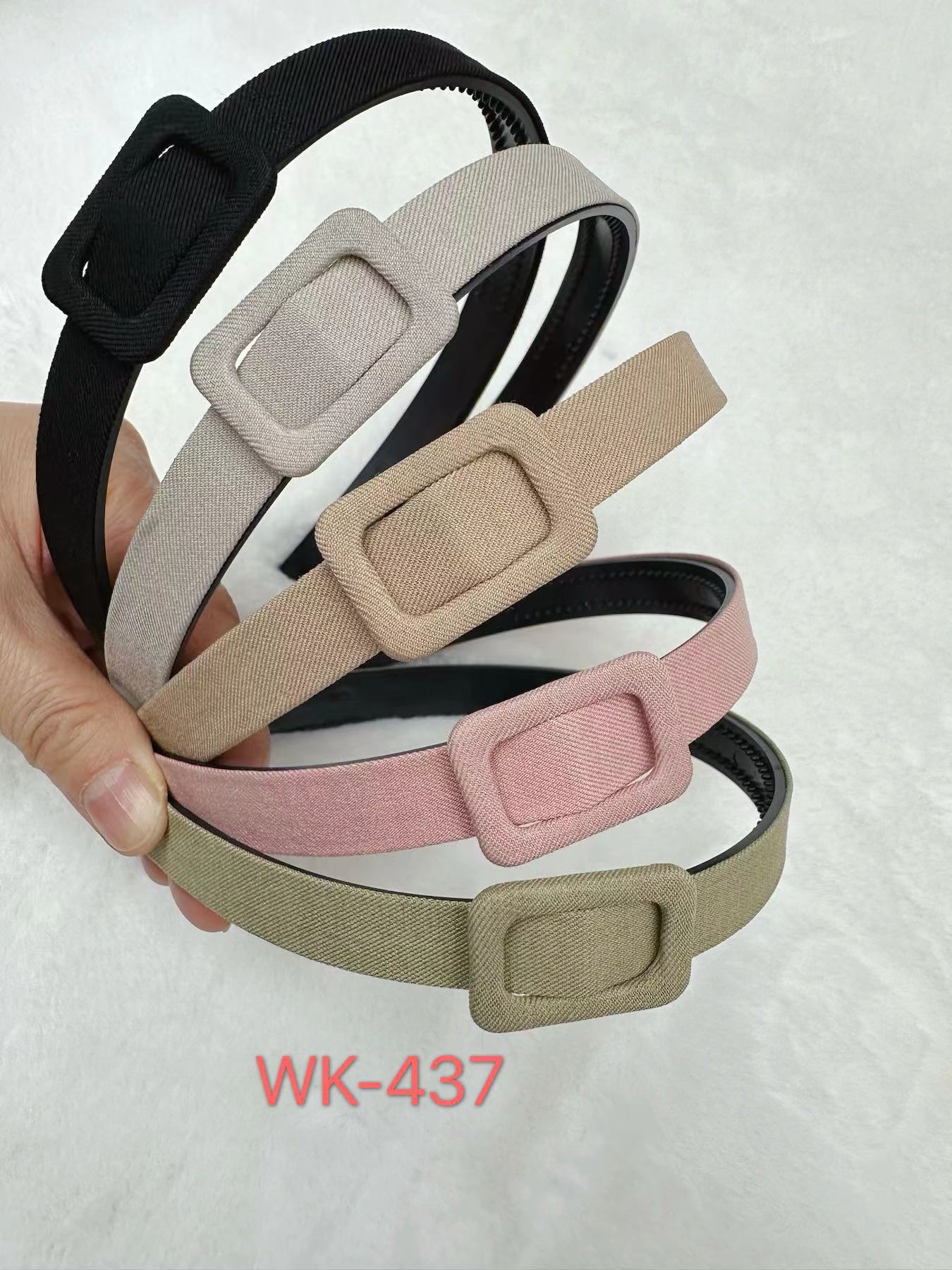 The hair tie is versatile, the headband is a retro face-washing and hairpin with a checkered pattern. It is a high headband on the top of the head for autumn and winter, giving women a high-end look when going out Specification image