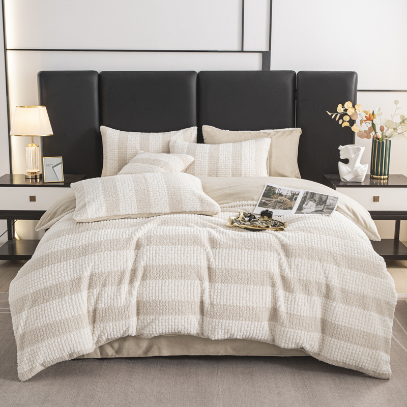 Junbao Dyeing's autumn and winter collection of rabbit fleece, Teddy fleece, light luxury blanket, moon fleece, multi-functional dyeing, four-piece set, thickened quilt, export and foreign trade customization, wholesale in stock, four-piece bed set Item Picture