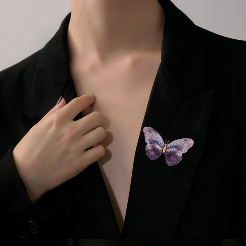 复古刺绣蝴蝶胸针梦幻色彩新款气质胸花衣服配饰破茧成蝶防走光扣胸针