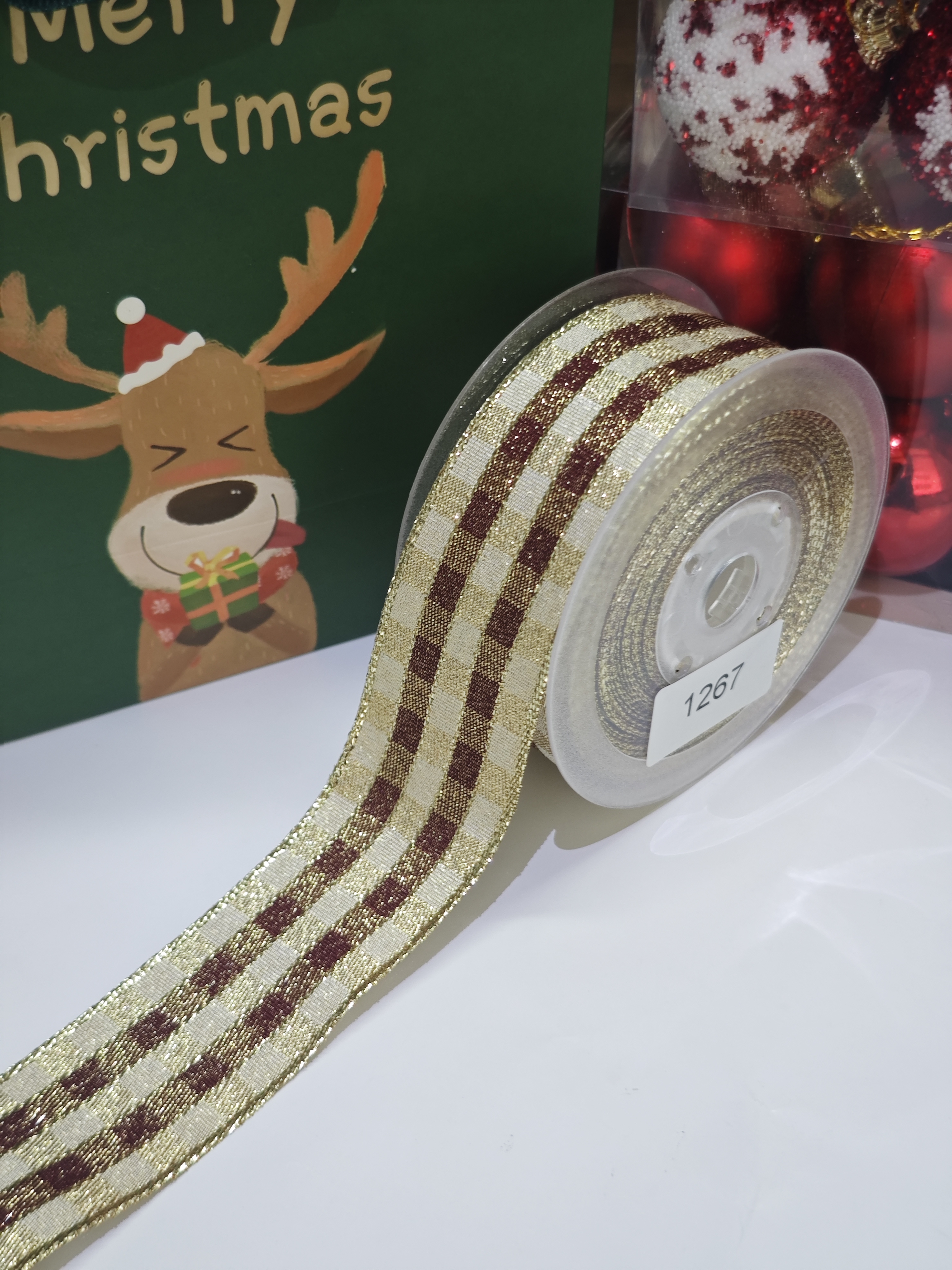 Item No. : 1267 Christmas Gift Packaging Decoration DIY Beige Wine Red Checkered Iron Wire Christmas Webbing 3.8cm Item Picture