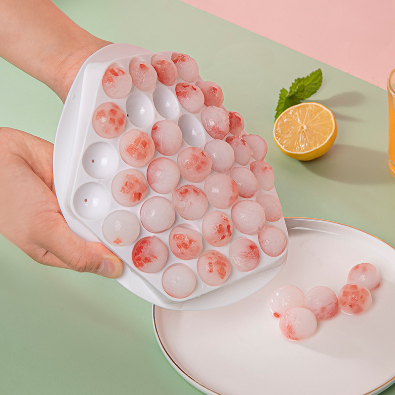 P25-37 large circle ice hockey Round chessboard ice grid ice block mold ice hockey with cover for home use Application Scenario